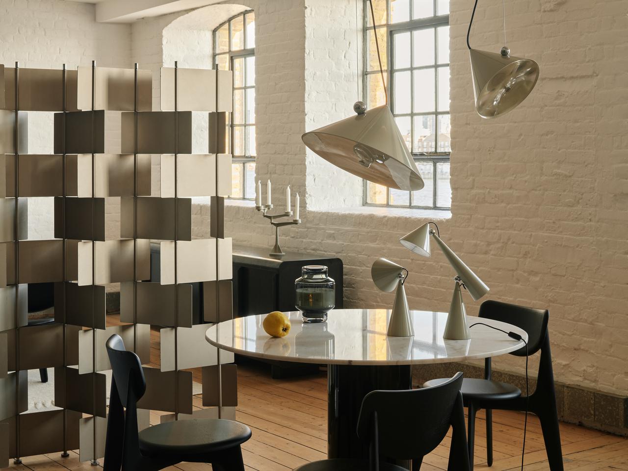 Portable table lamp POSE gold