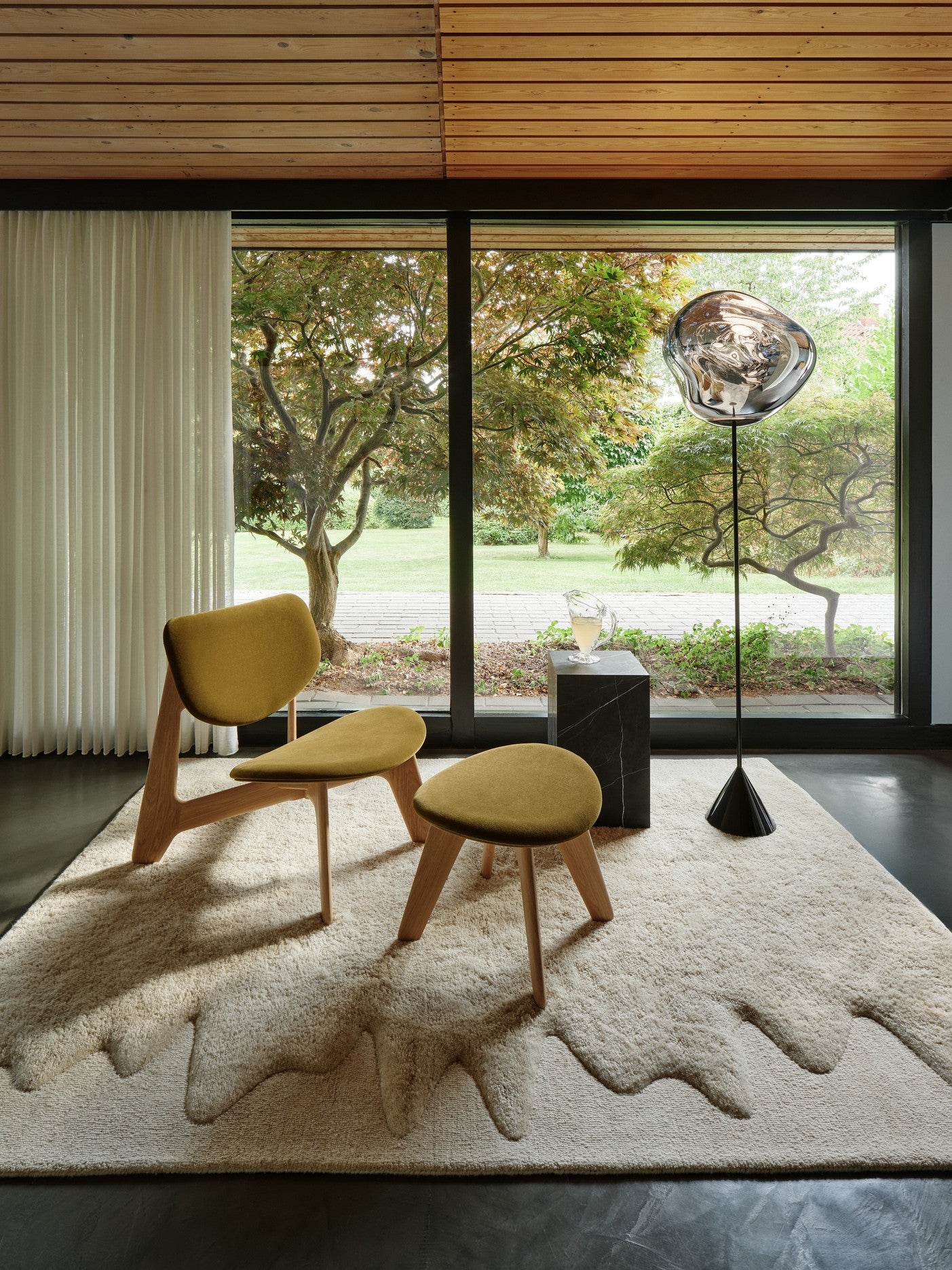 Podnožník SLAB khaki s dubovou základnou