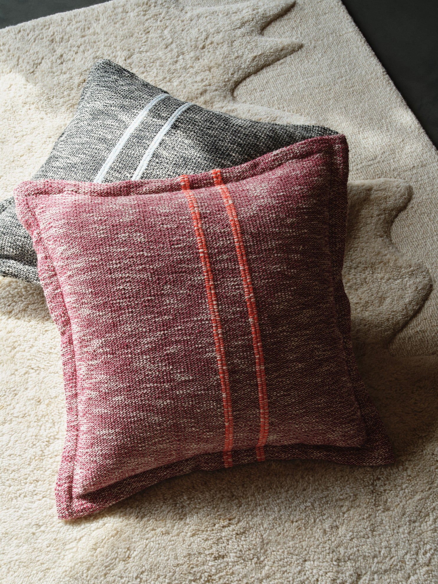 TRACK cushion burgundy with orange