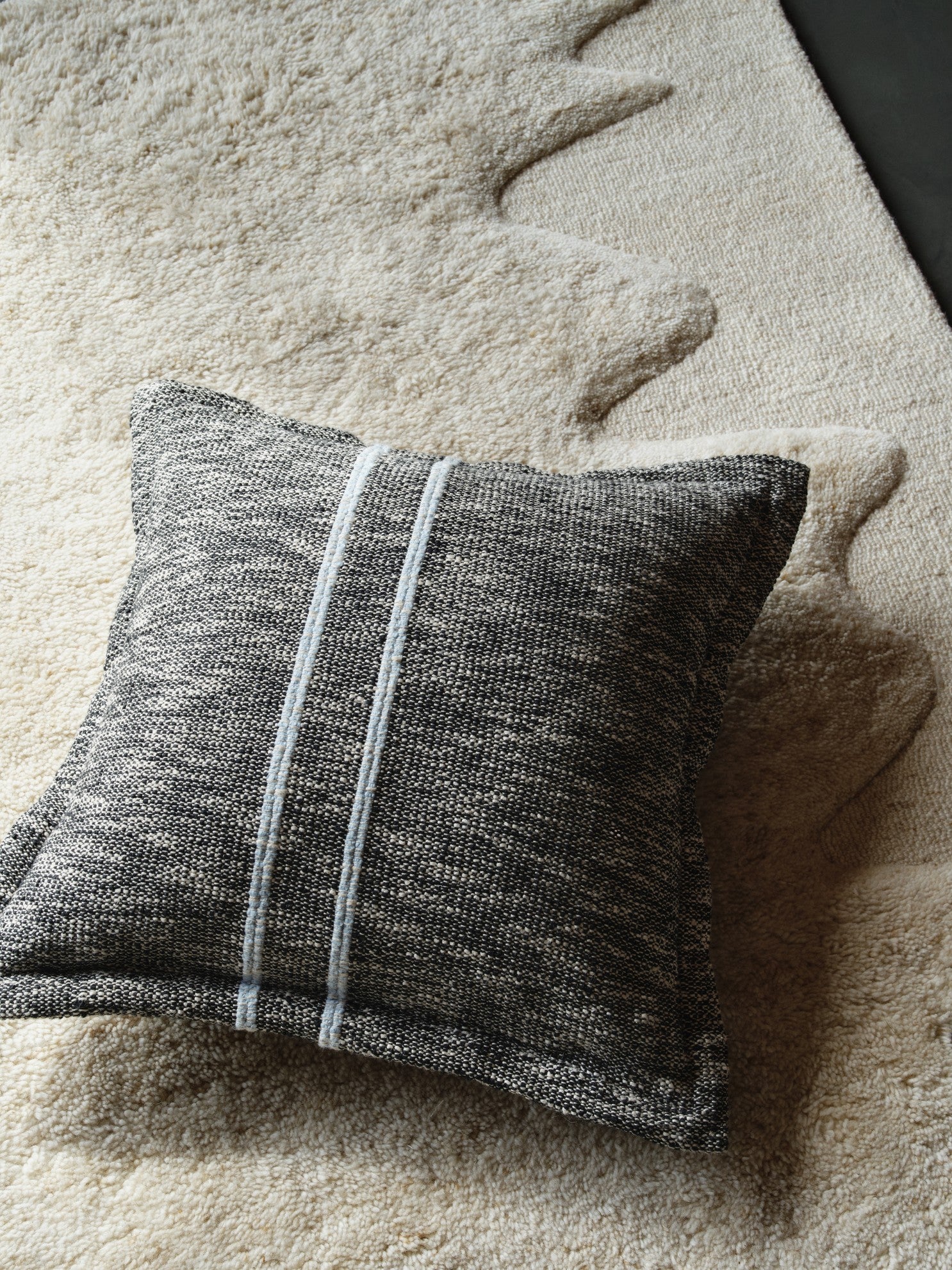 TRACK cushion black with white