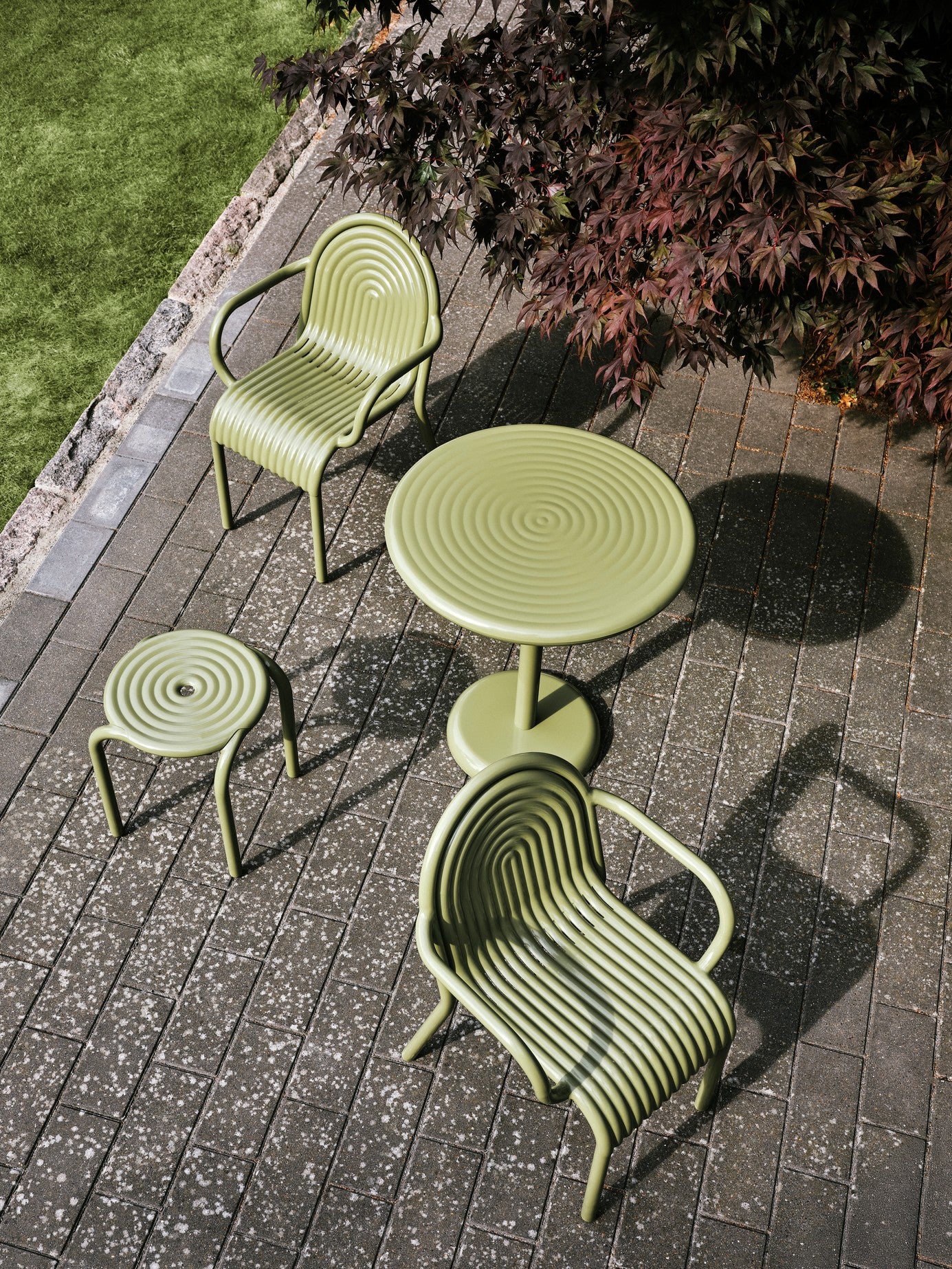 Zelený venkovní kulatý stůl GROOVE