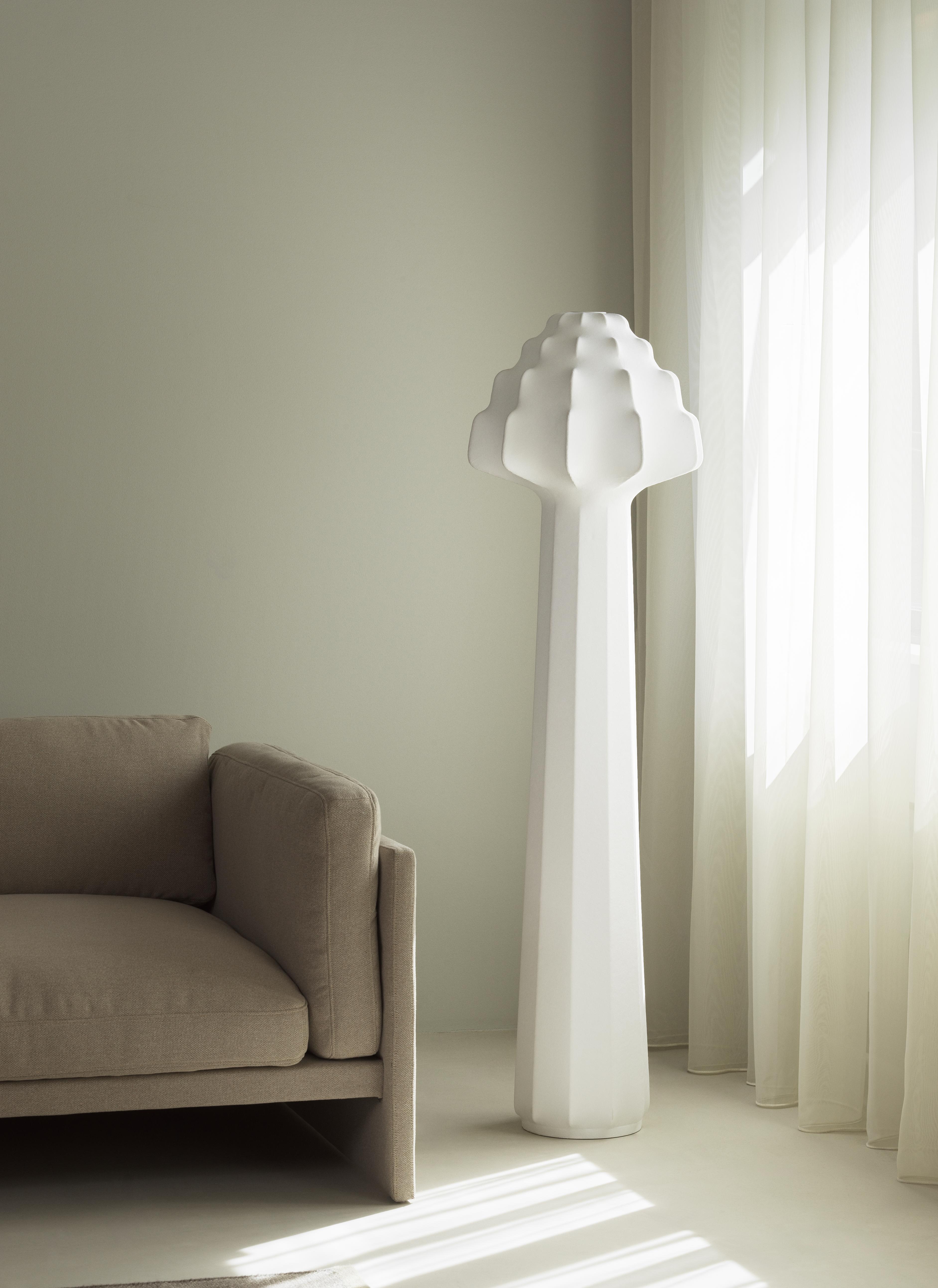 PHANTOM white floor lamp