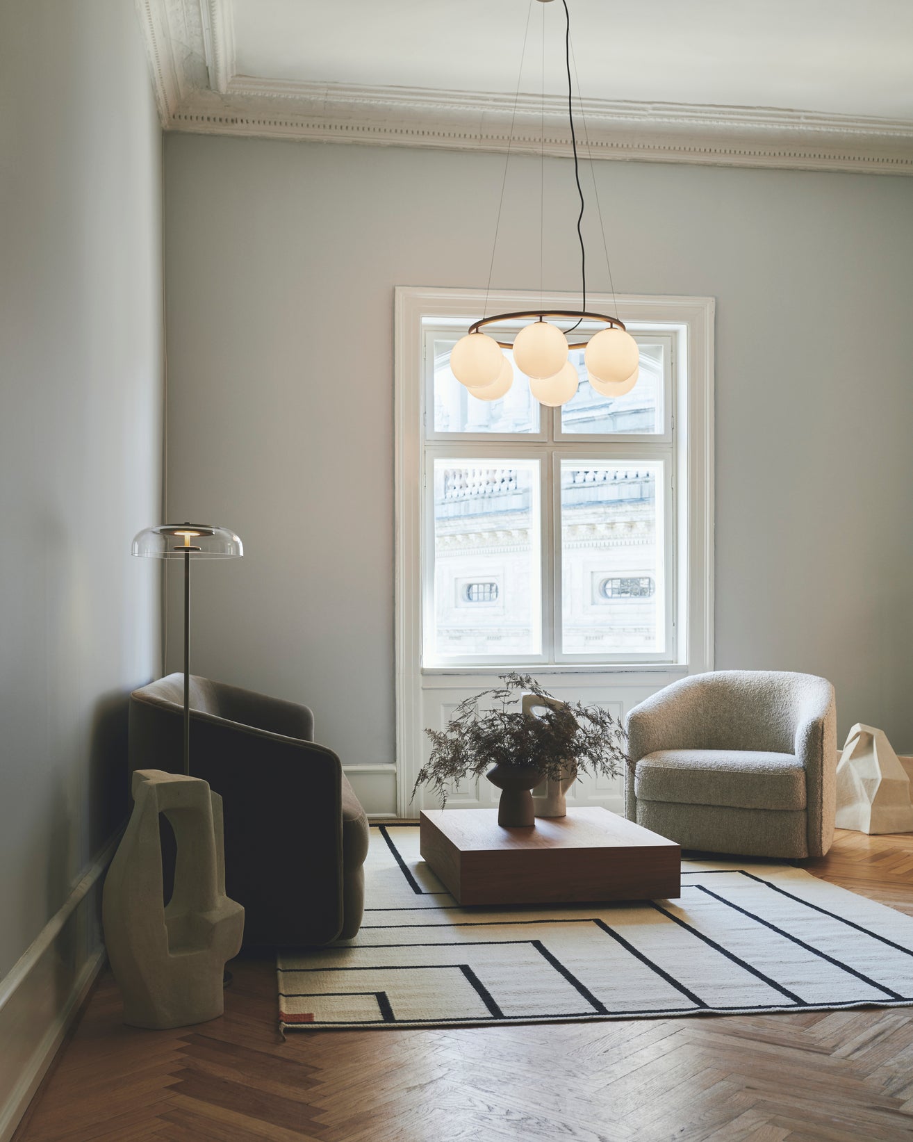 Závěsná lampa MIIRA 6 CIRCULAR tmavě hnědá s opálovým sklem