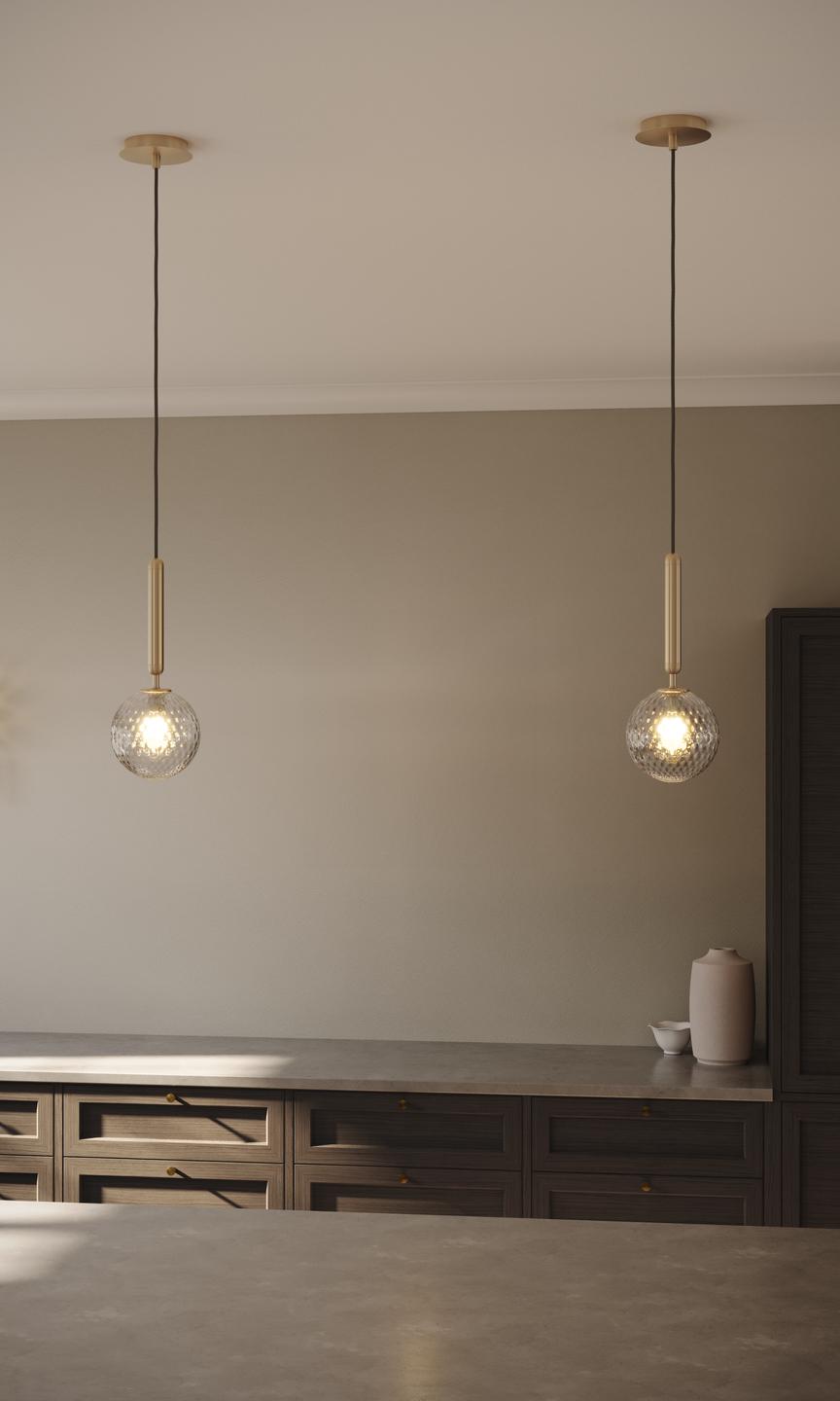 Závěsná lampa MIIRA mosazná s transparentním sklem