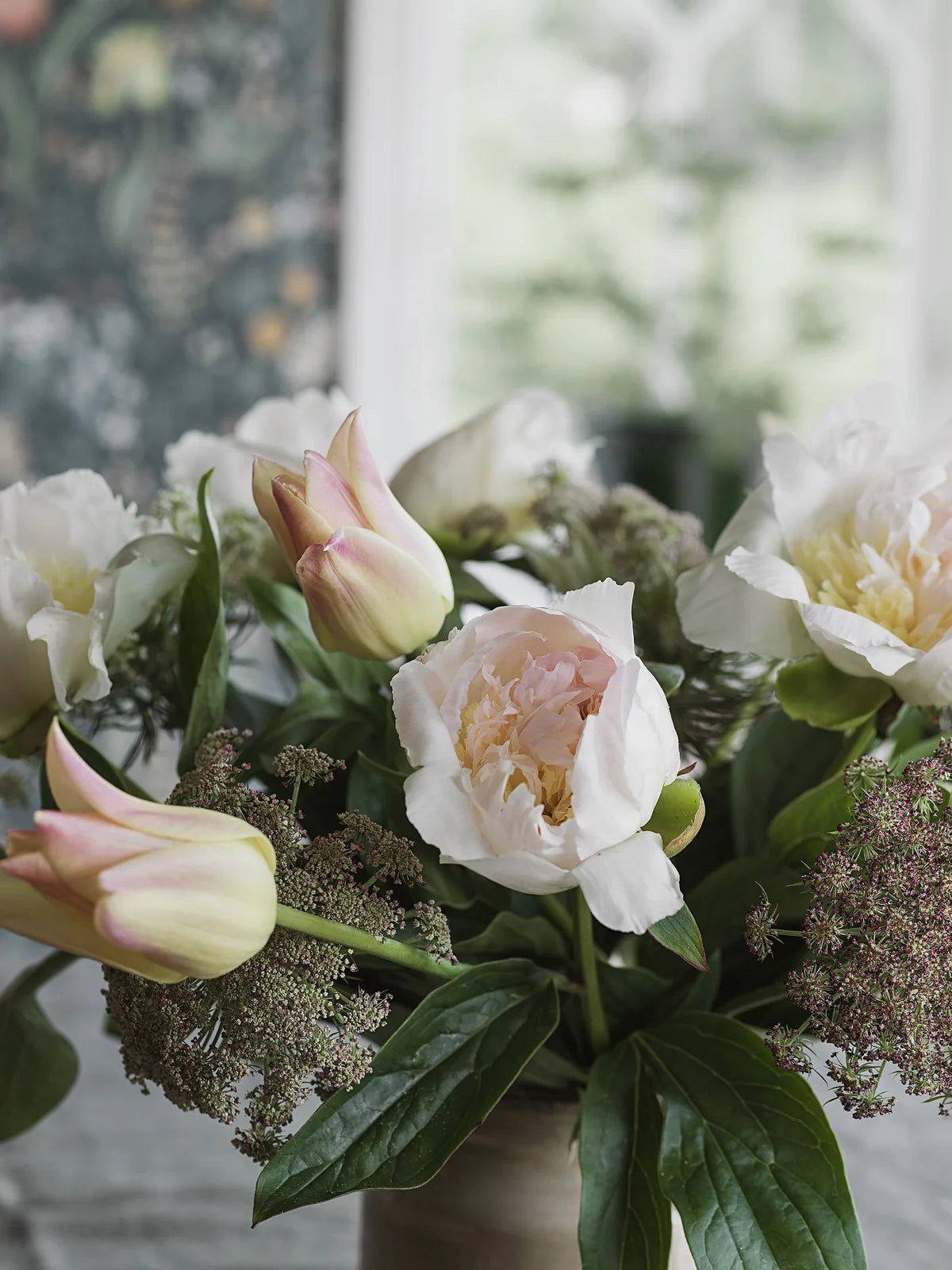 Tapeta s rostlinným motivem květin BLOMSTERHAV modrá se zelenou