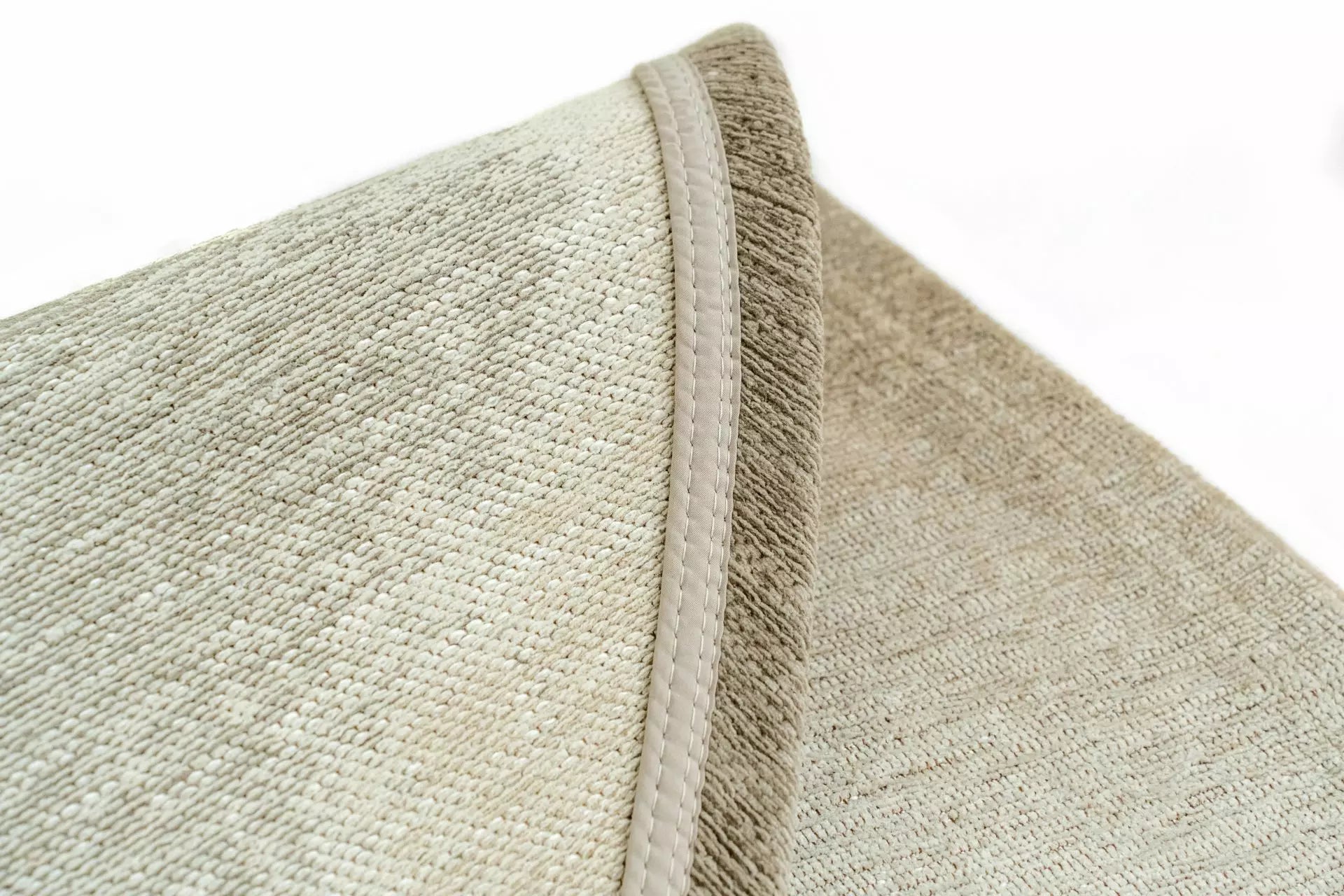 AQUARELLE LEAF Cream Oval Rug with Beige