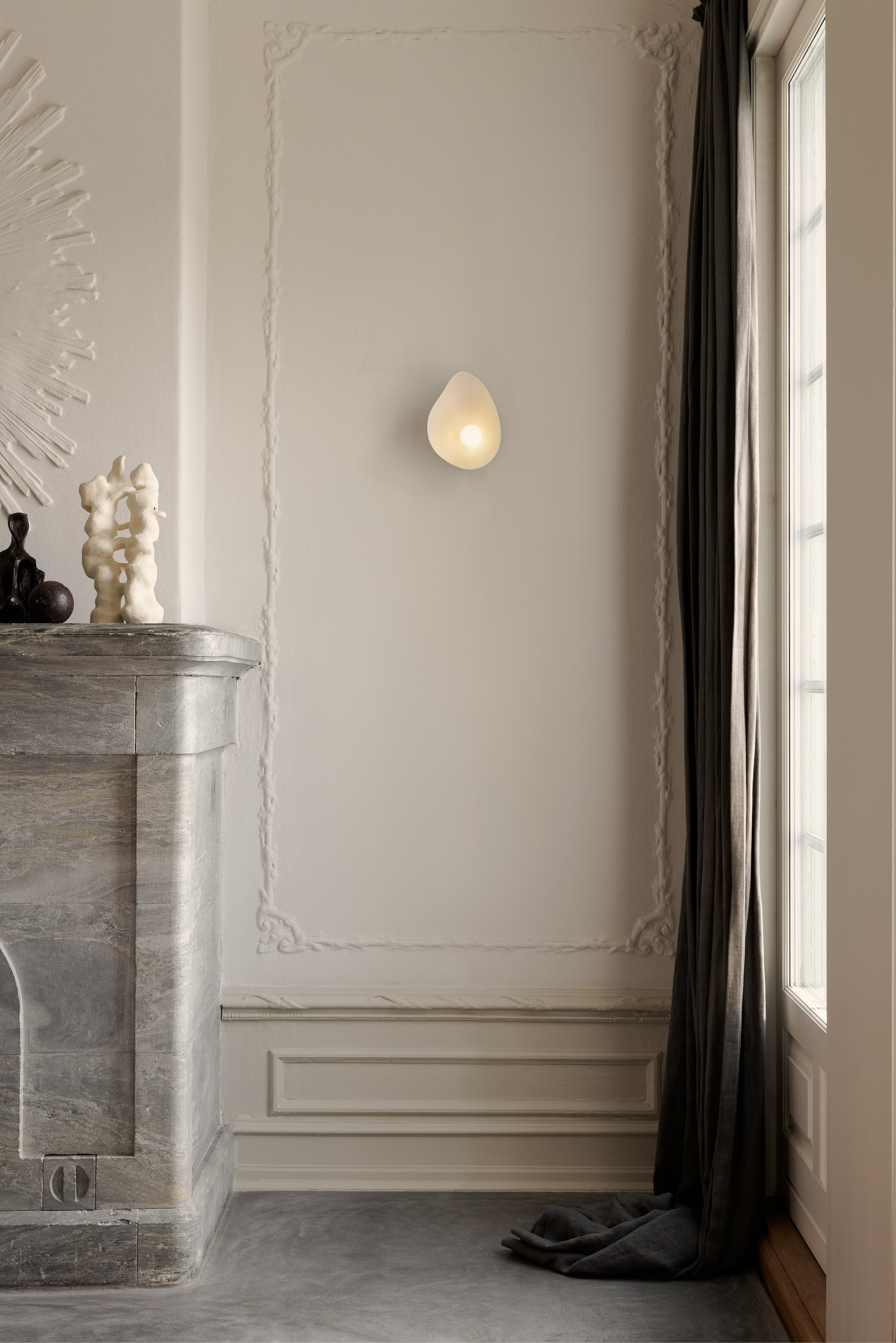 Nástěnná lampa FLORII tmavě hnědá s bílou