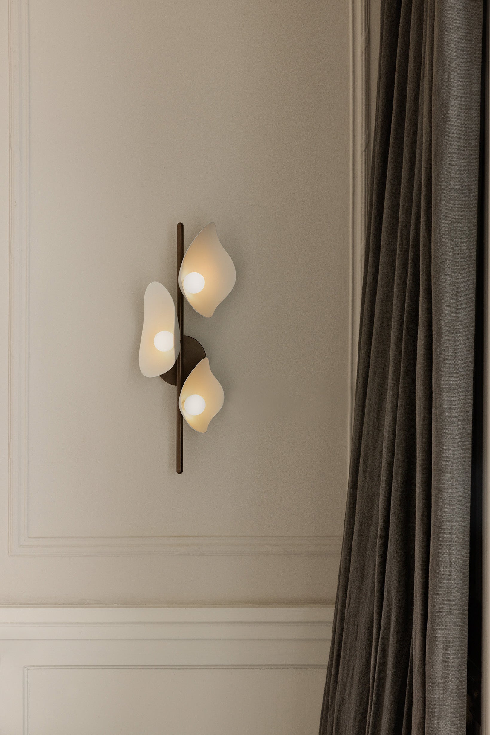 Nástěnná lampa FLORII 3 tmavě hnědá s bílou