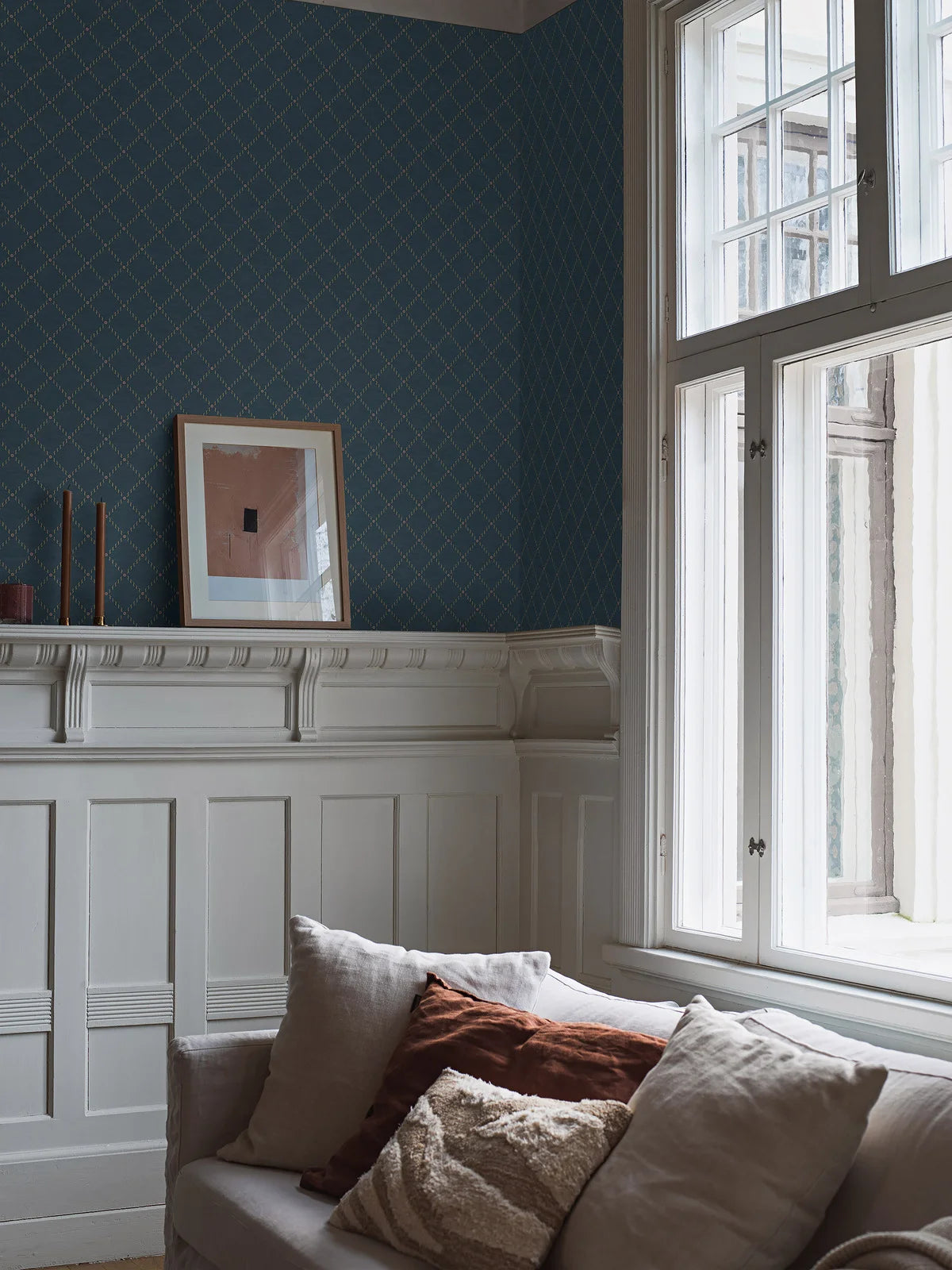 Tapeta s geometrickým motivem GOLDEN TRELLIS modrá se zlatou