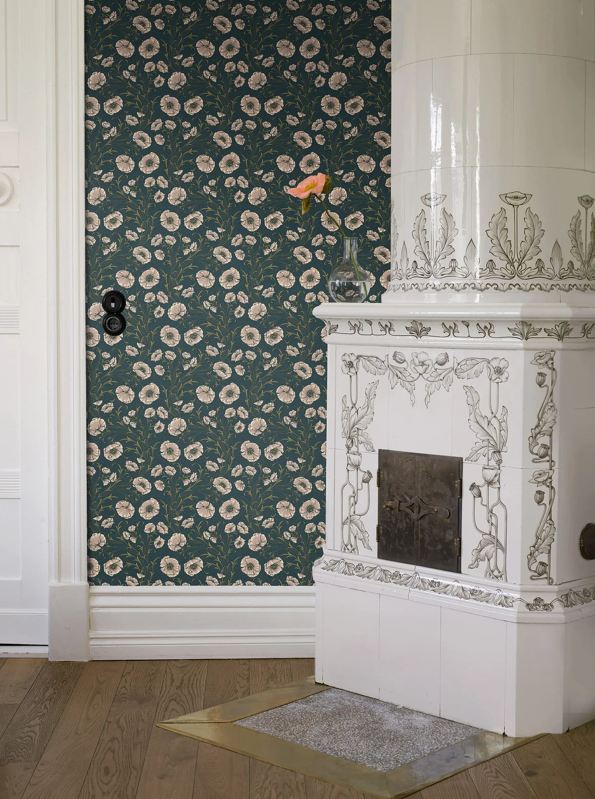 Tapeta s rostlinným motivem květin POPPY FLOW tmavě zelená s béžovou