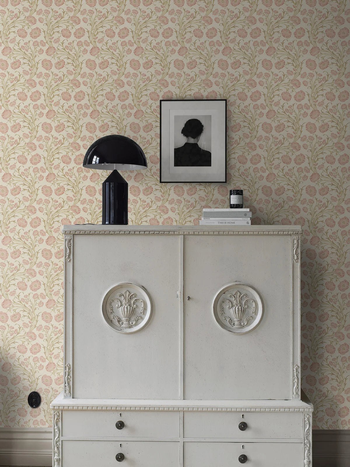 Tapeta s rostlinným motivem květin POPPY FLOW teplá béžová s růžovou