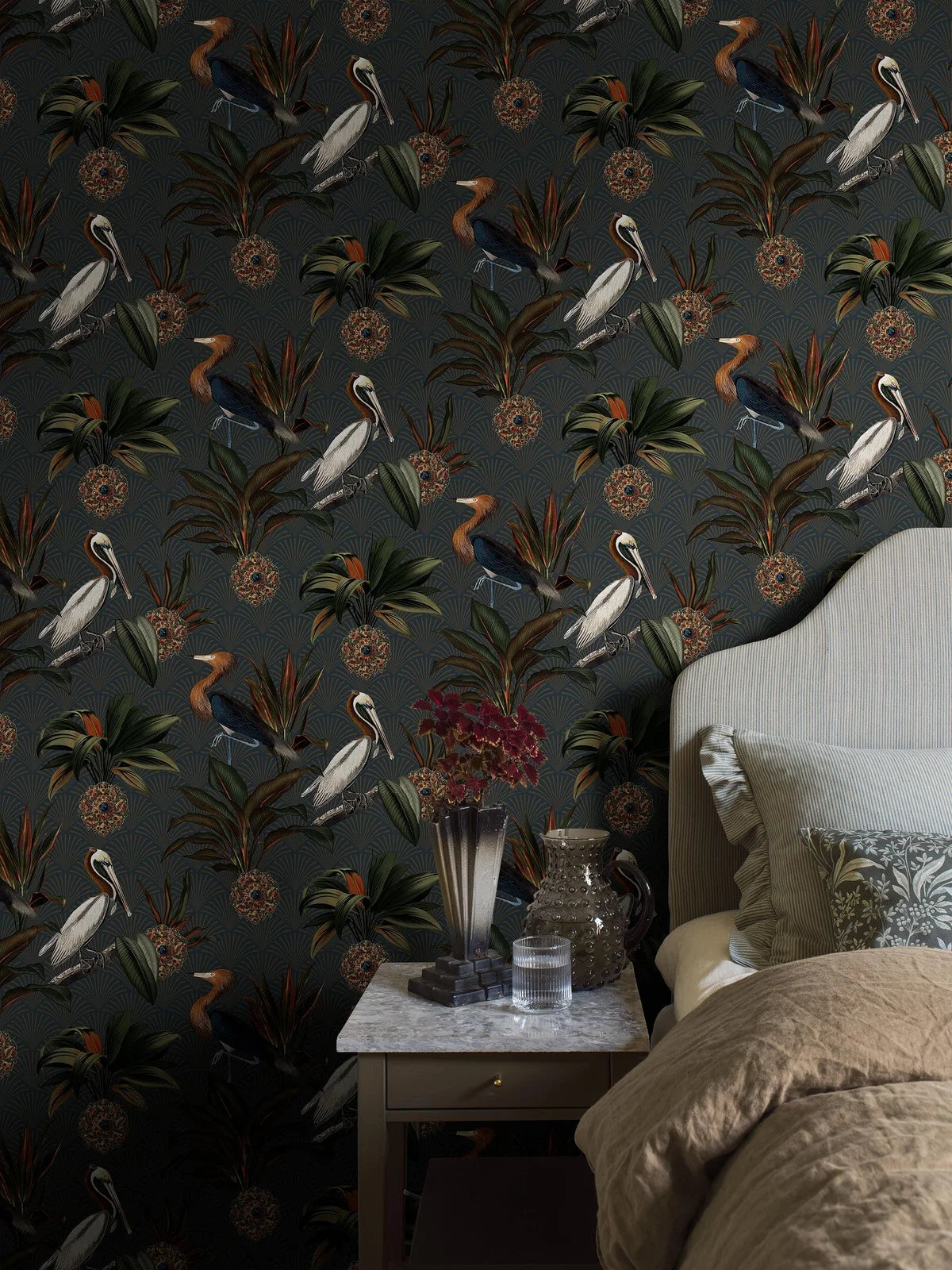 Tapeta s motivem zvířat ptáků SAPPHIRE BIRDS tmavě zelená