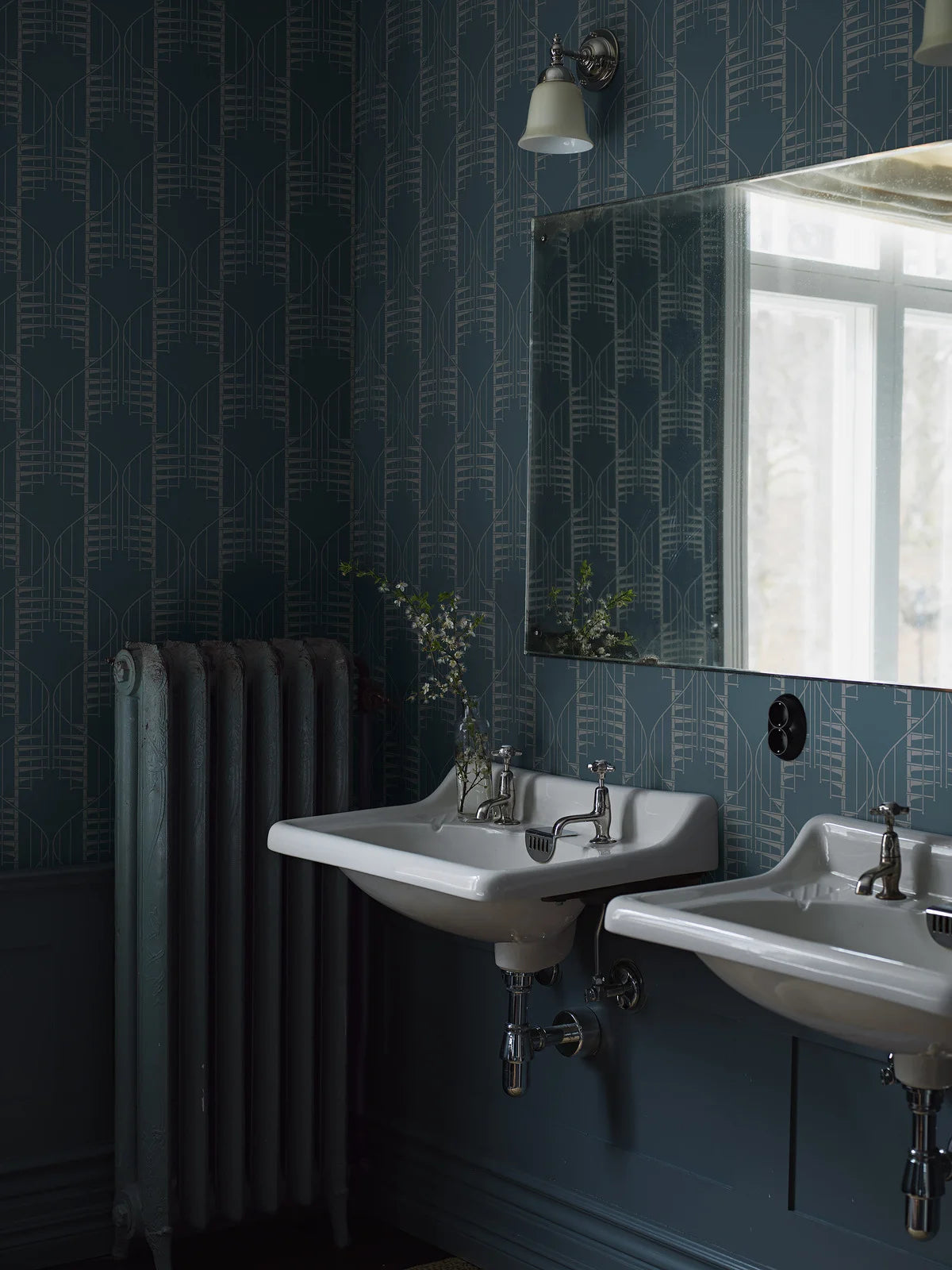 Tapeta s abstraktním vzorem STAIRCASE tmavě zelená