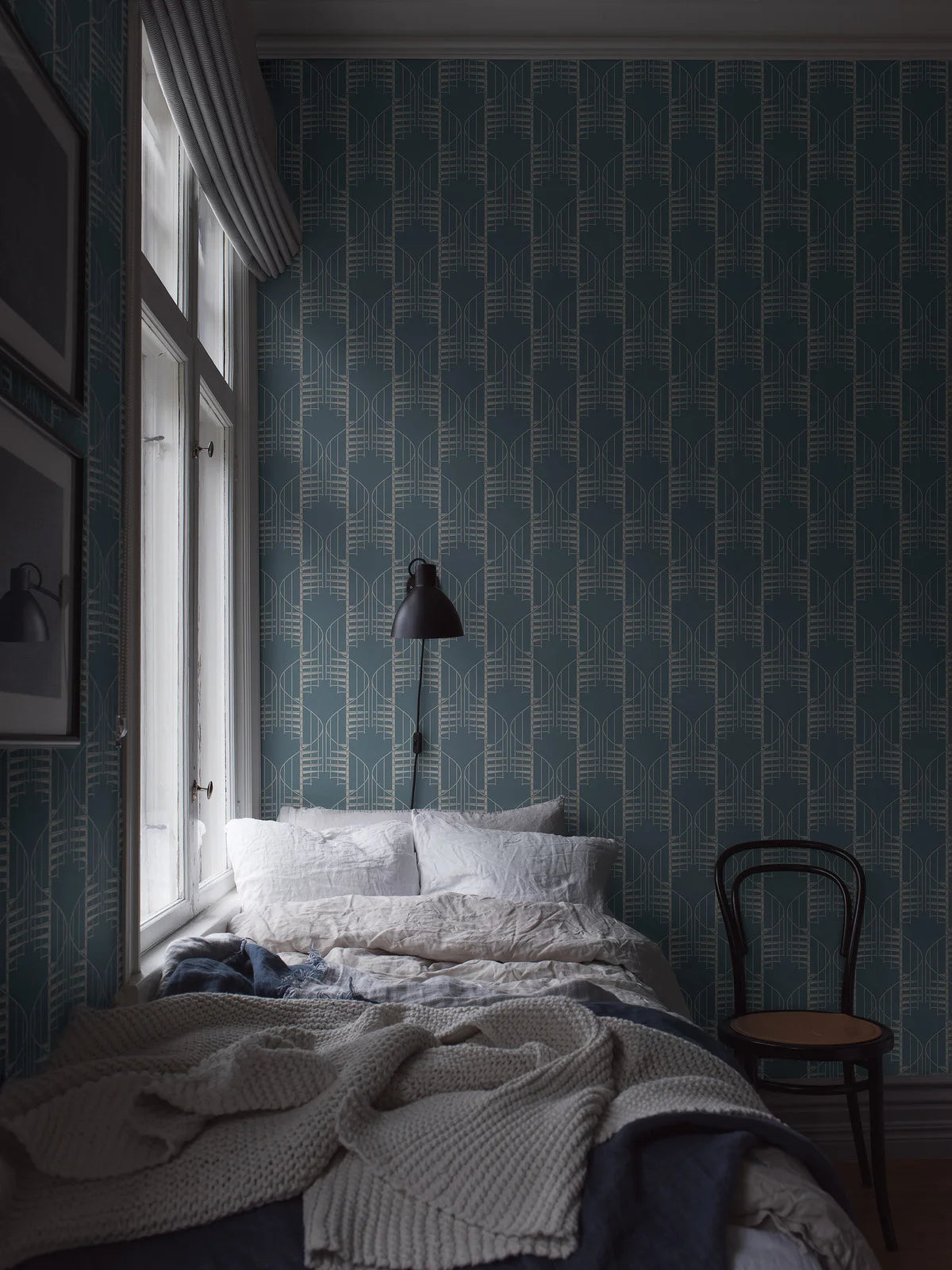 Tapeta s abstraktním vzorem STAIRCASE tmavě zelená