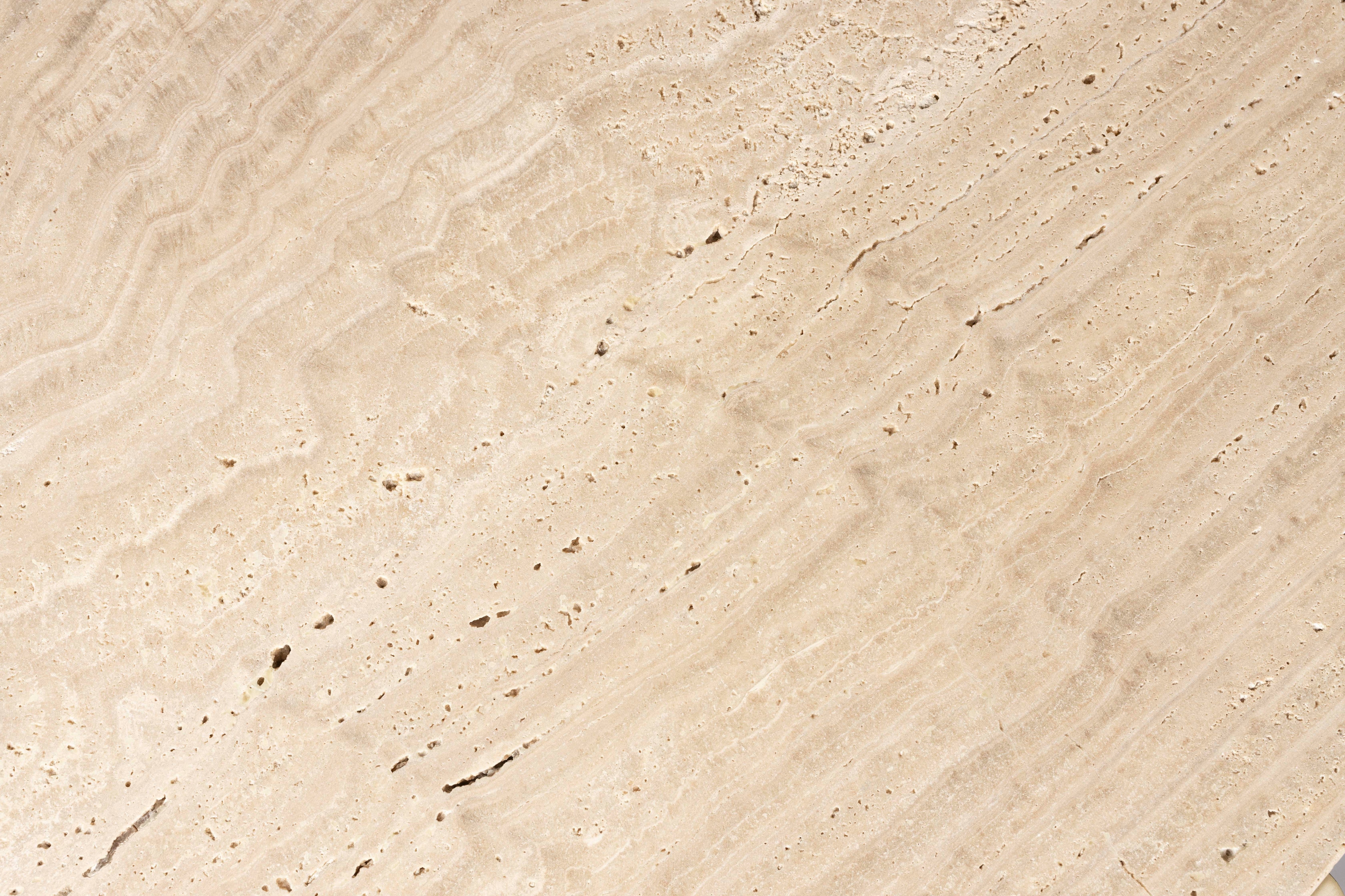 Boční stolek MARLOW travertin s dřevěnou základnou