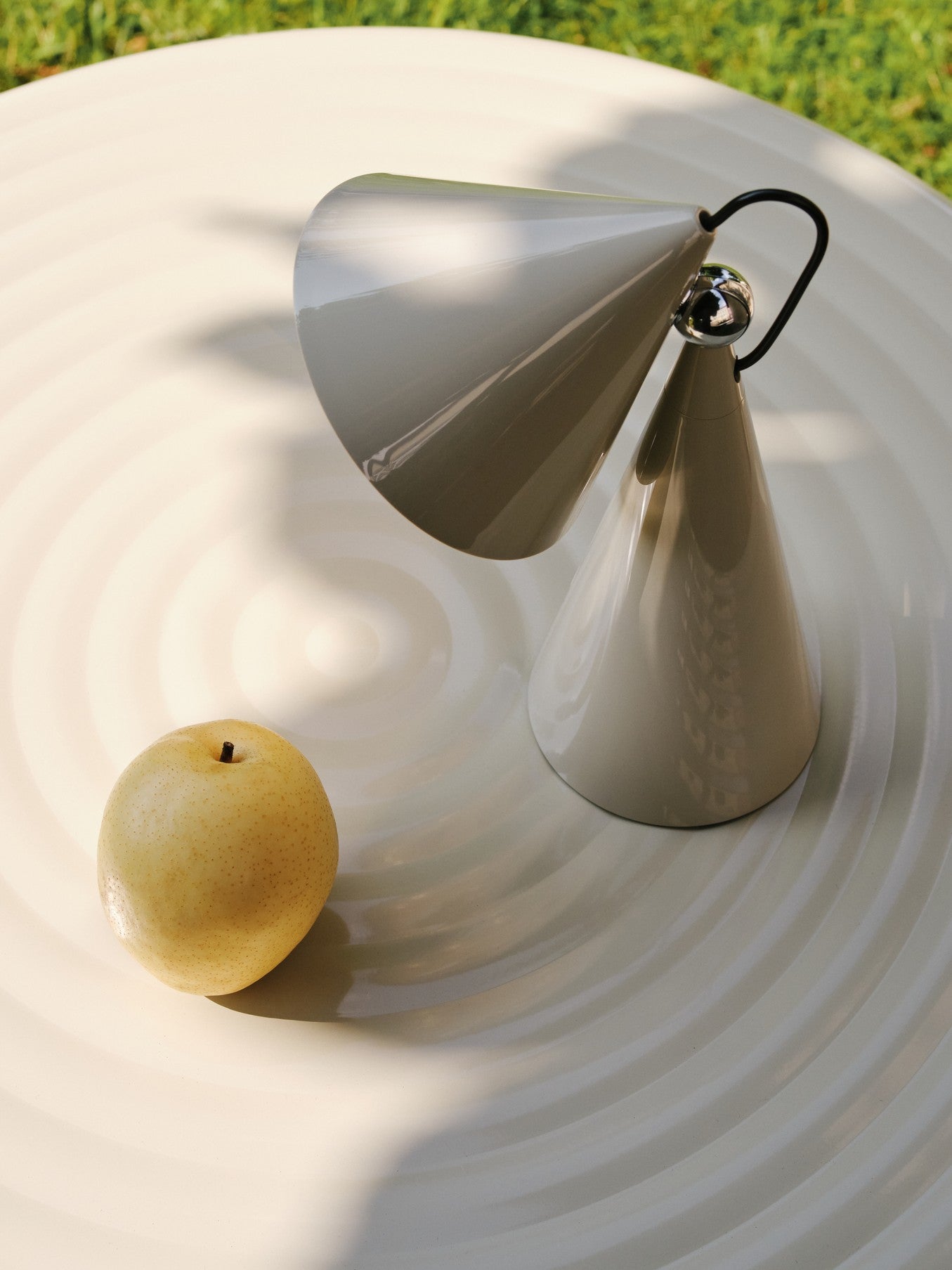 Portable table lamp POSE gold