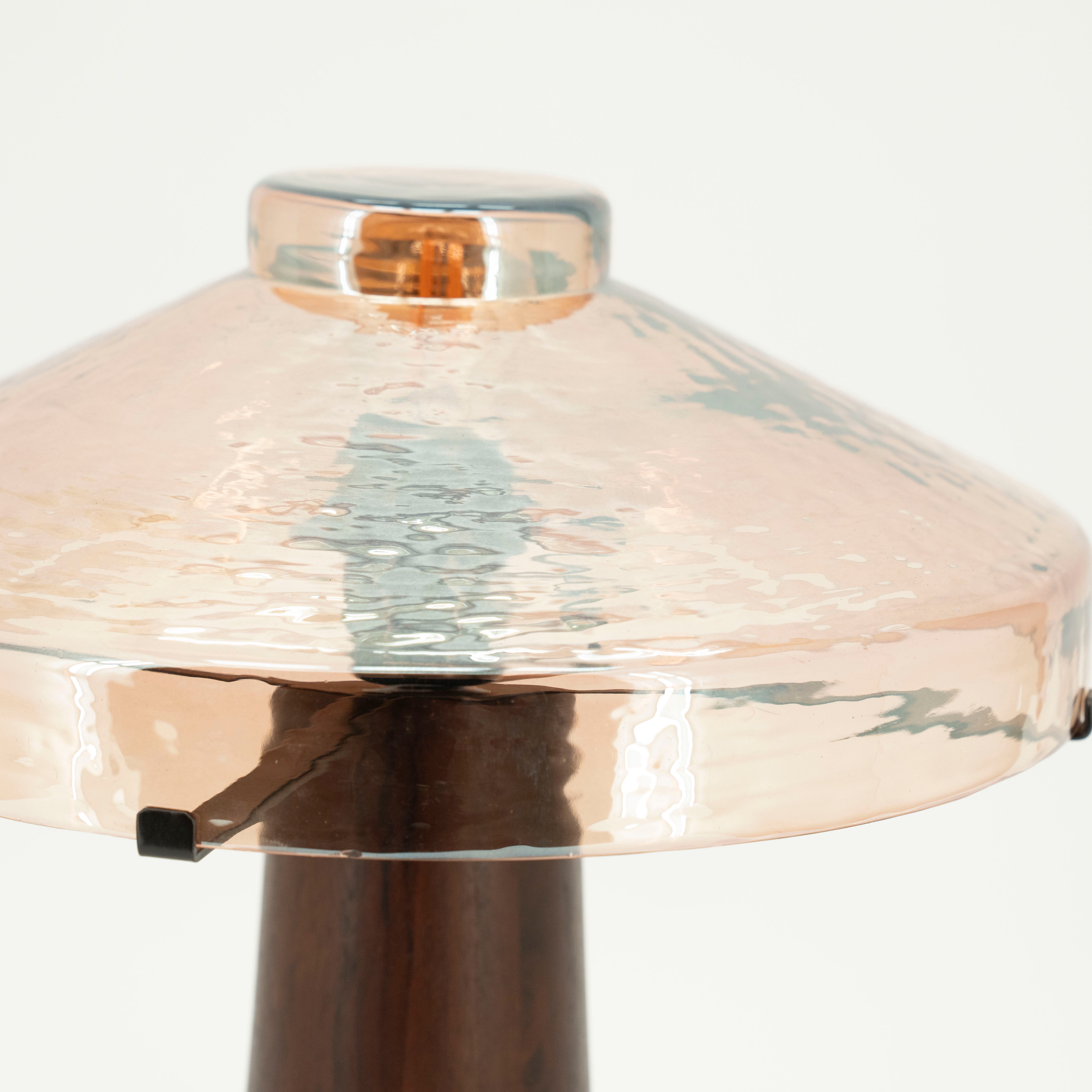 Stolní lampa DOME dřevěná základna se skleněným stínidlem