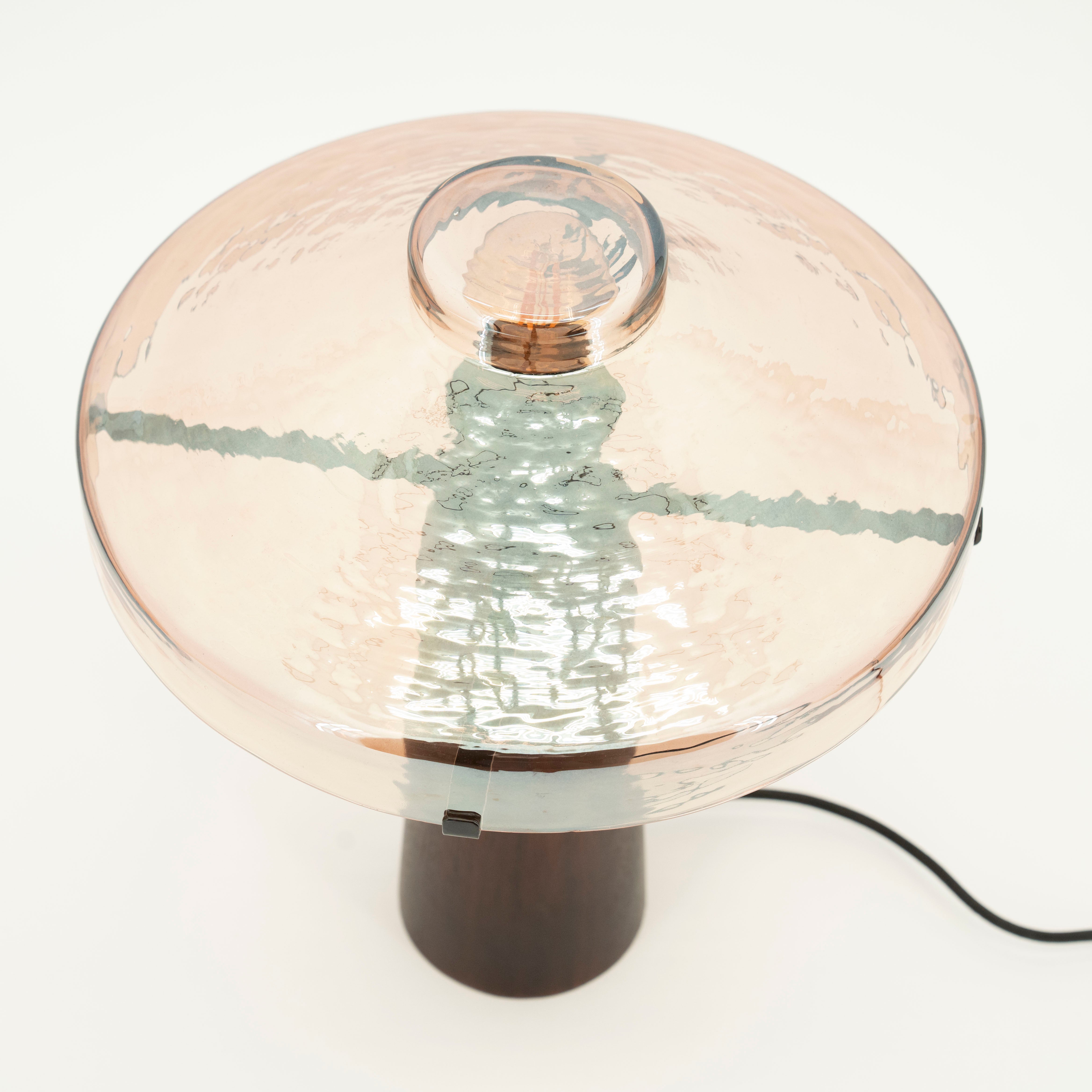 Stolní lampa DOME dřevěná základna se skleněným stínidlem