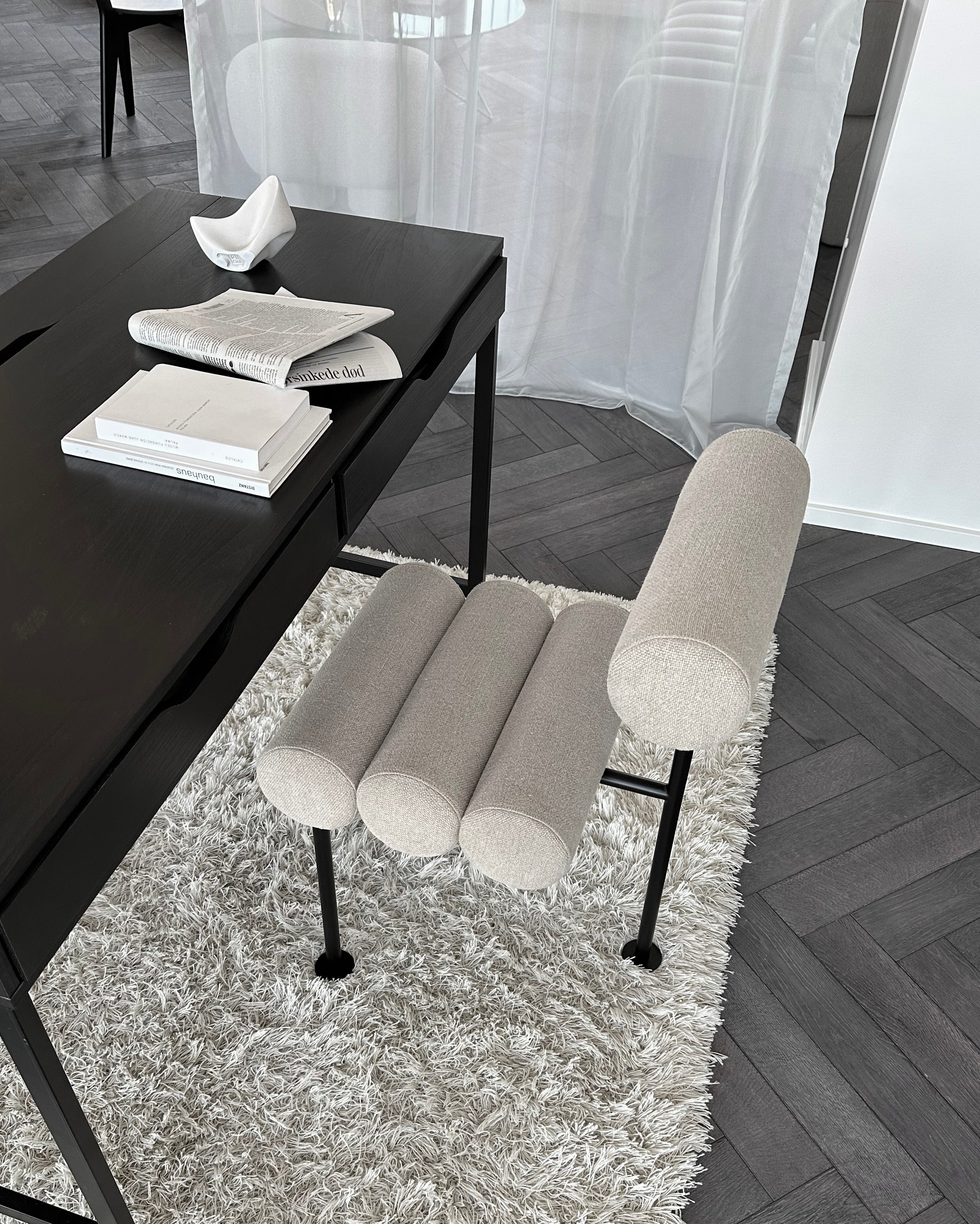 HIRO chair beige with black base