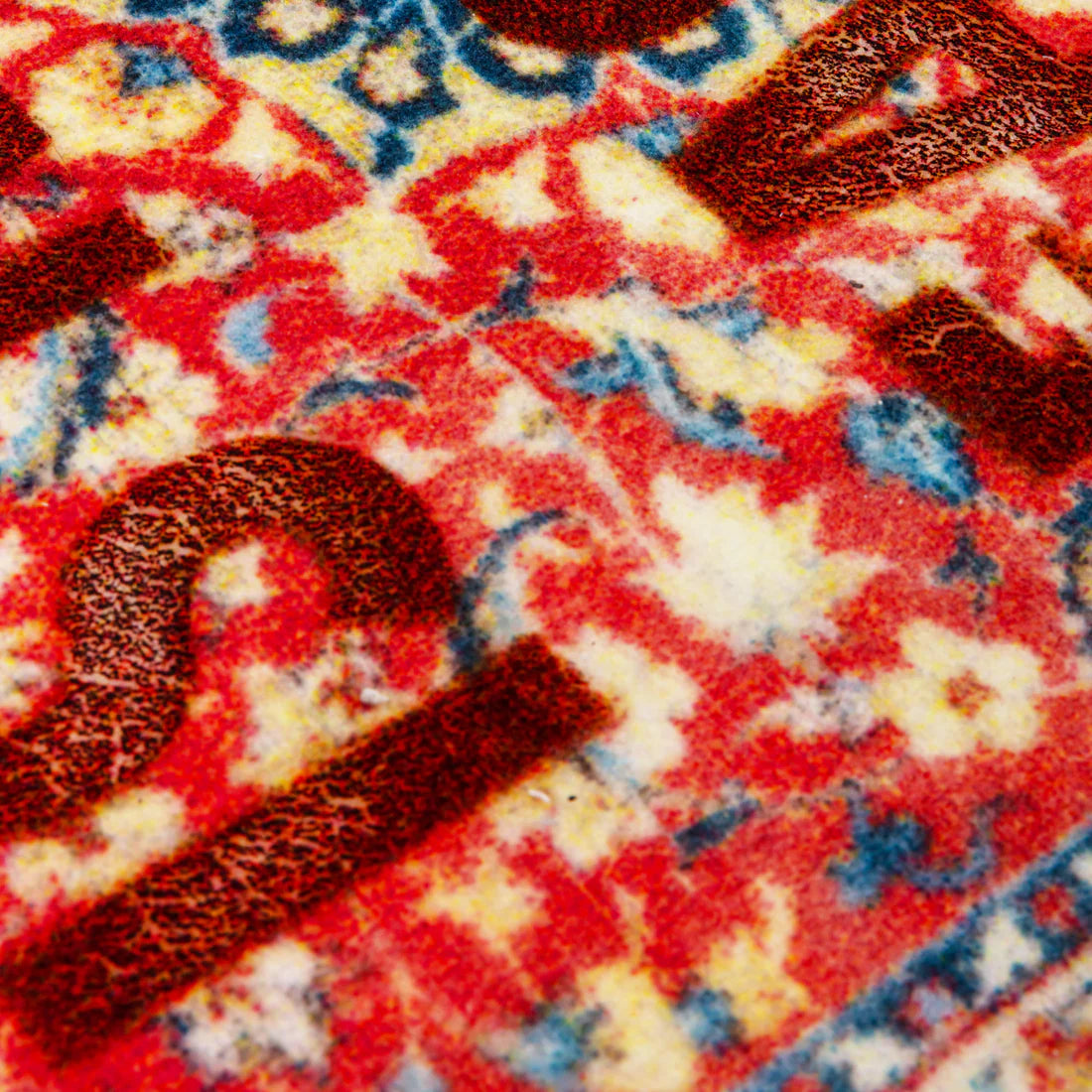 Decorative rug BURNT - POSSIBLE red