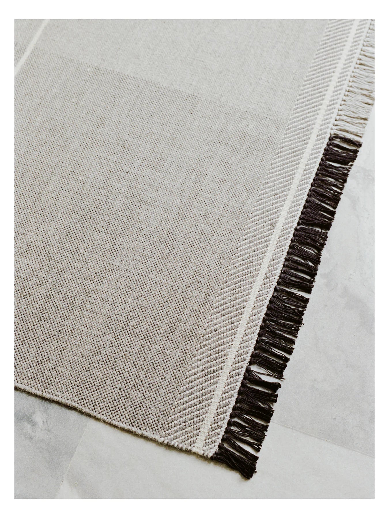 MINDFUL SOUL dark gray rug with beige