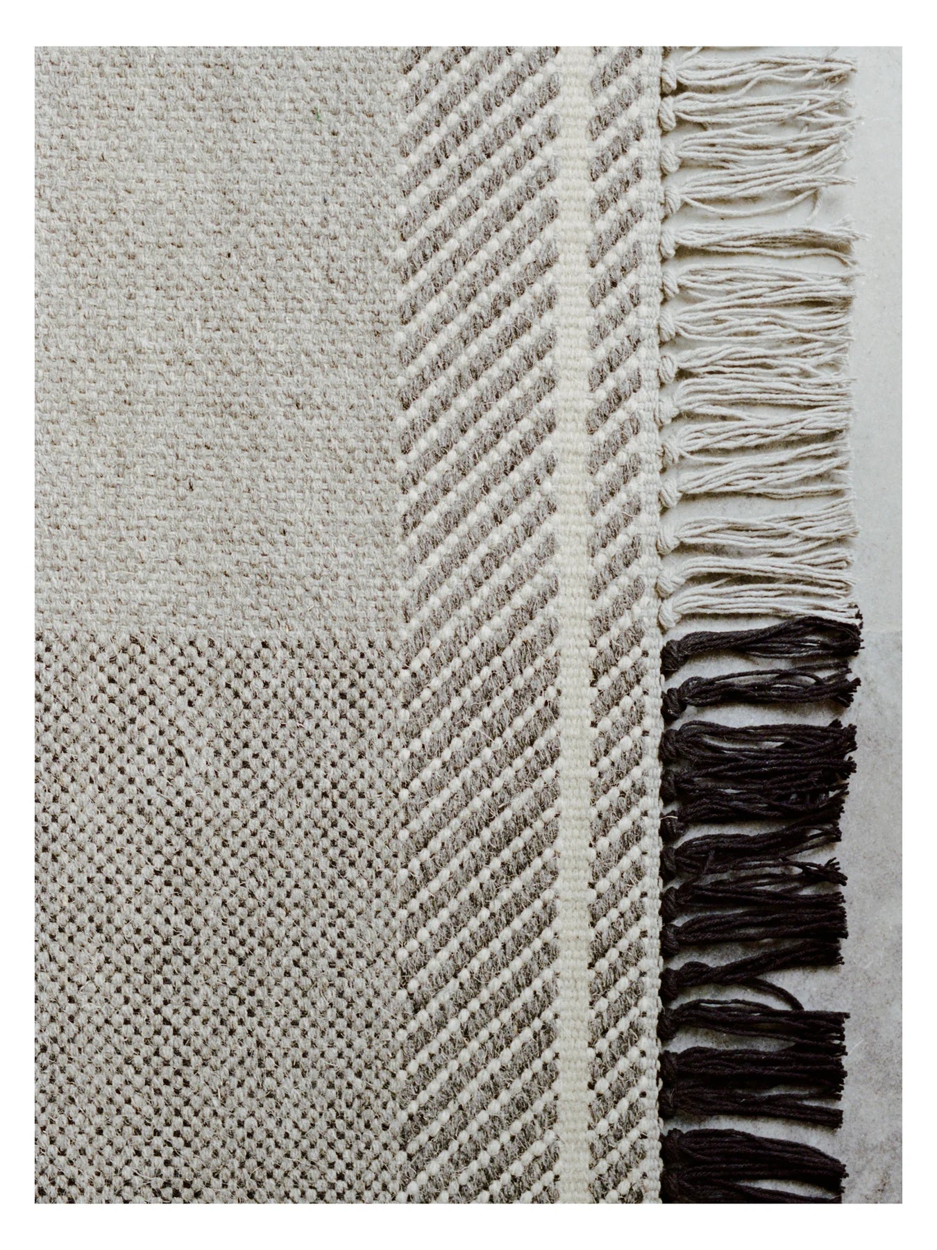 MINDFUL SOUL dark gray rug with beige