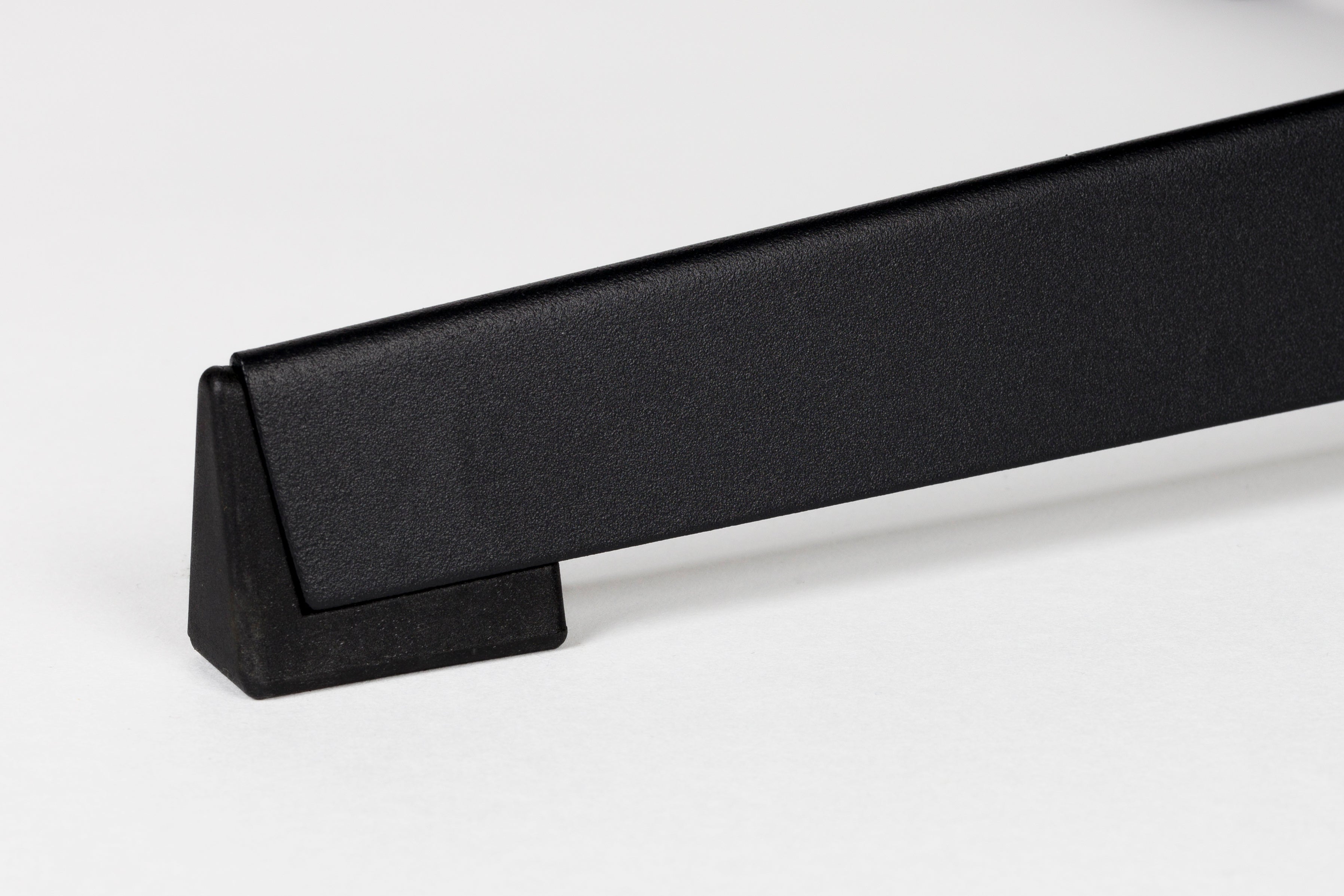 KAI Armchair white with black base