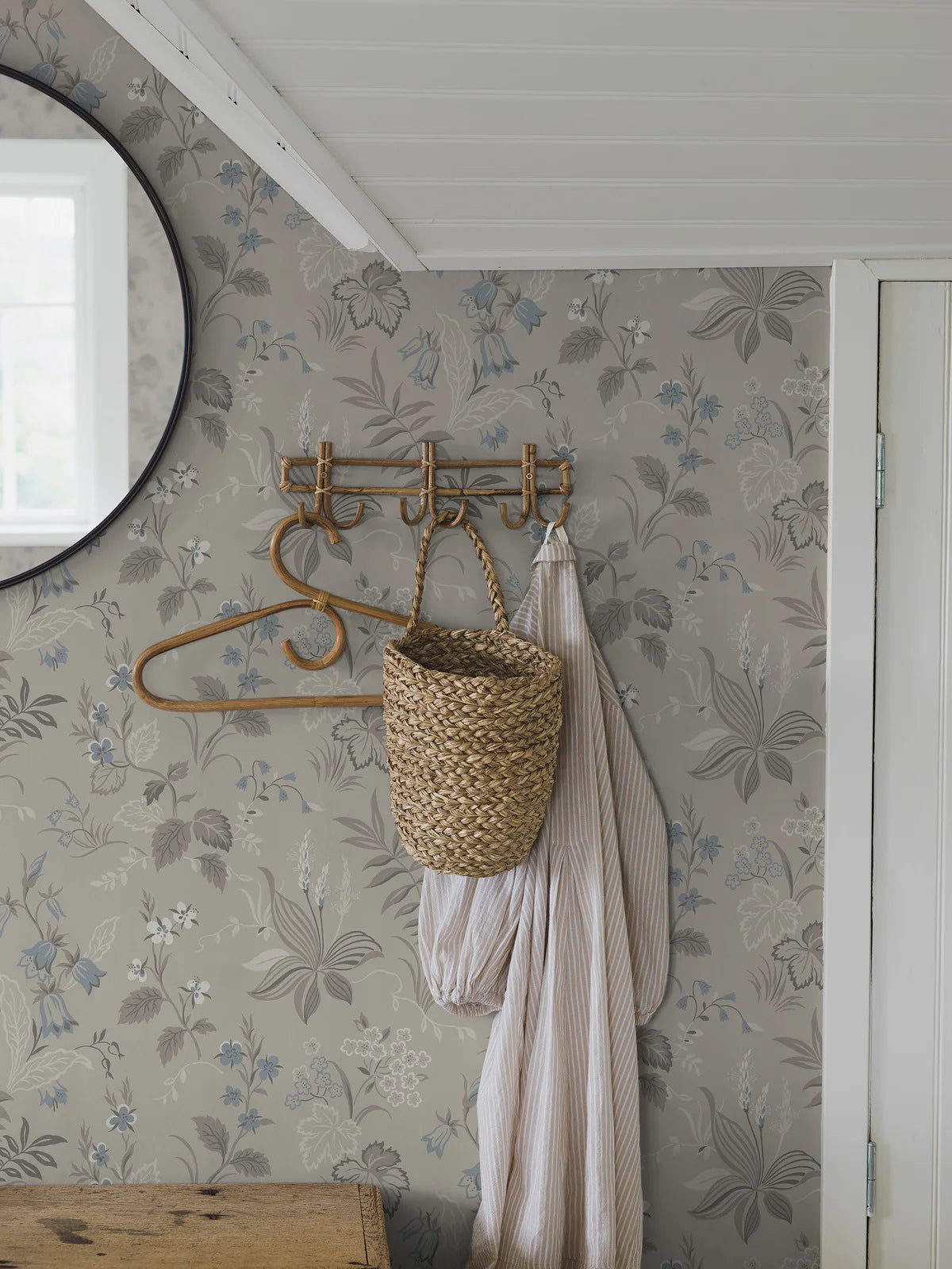 Tapeta s rostlinným motivem FOLKLORE tmavě béžová