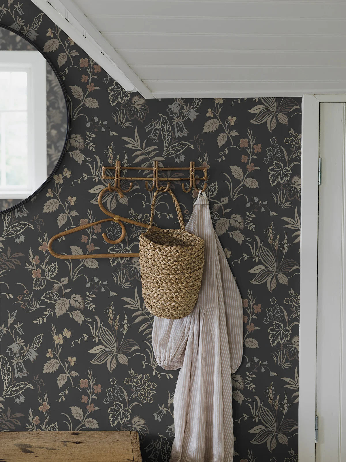 Tapeta s rostlinným motivem FOLKLORE hnědá s béžovou
