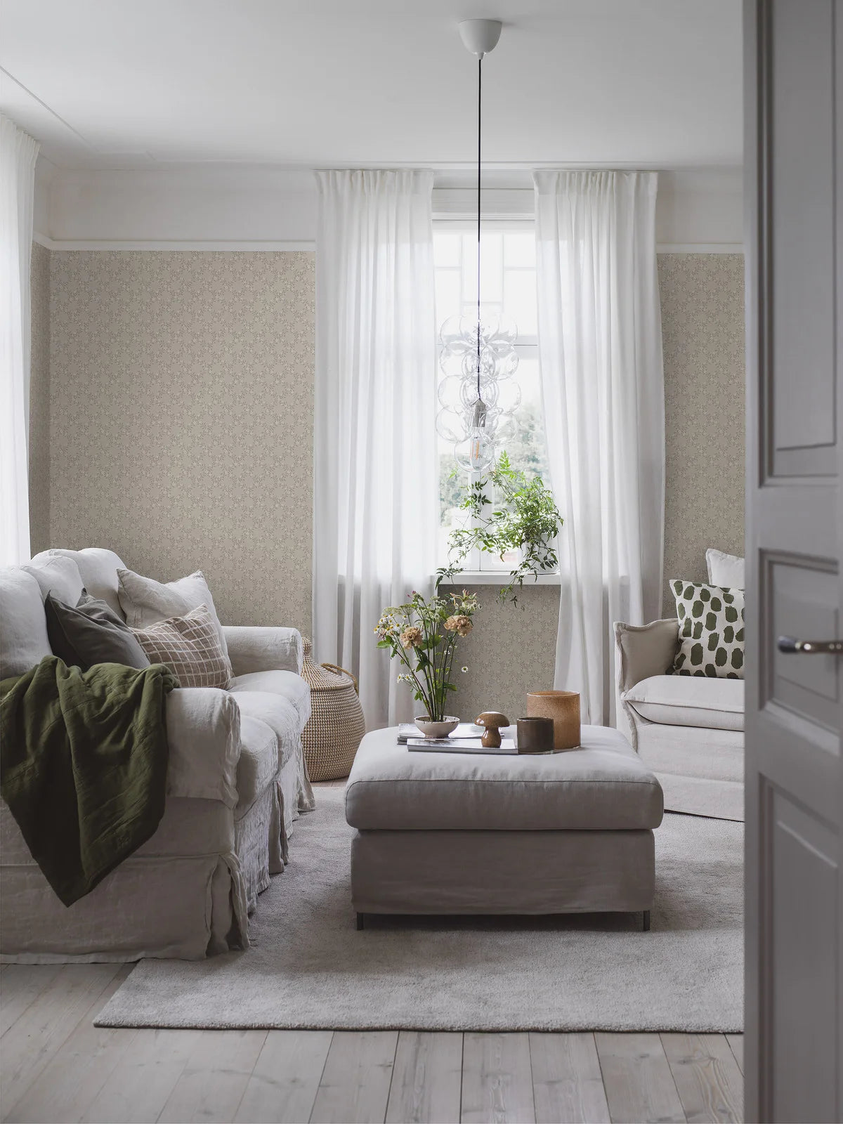 Tapeta s rostlinným motivem SOMMARSLÖJA béžová s bílou