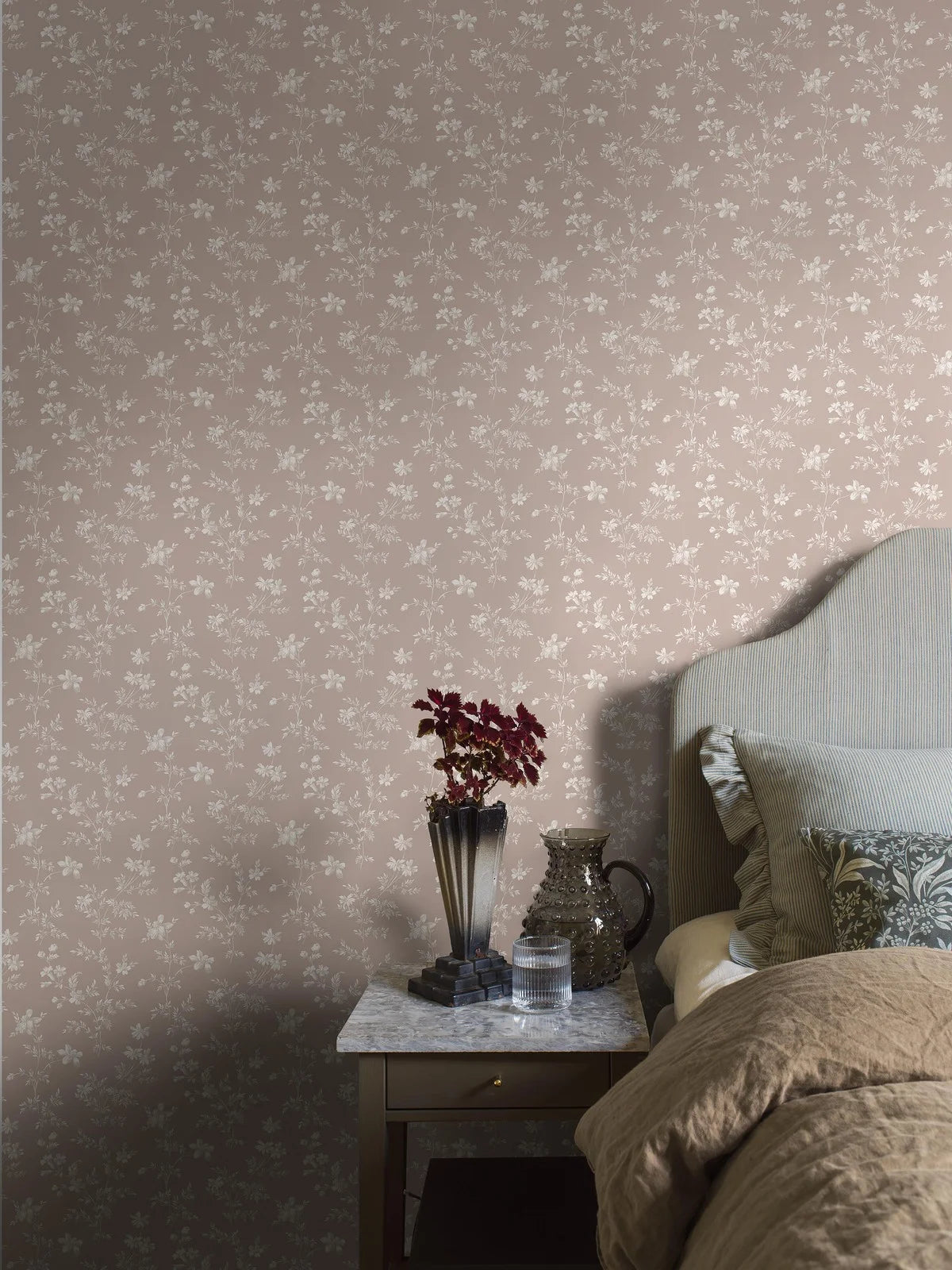 Tapeta s rostlinným motivem ÄNGSBLOMMA hnědá