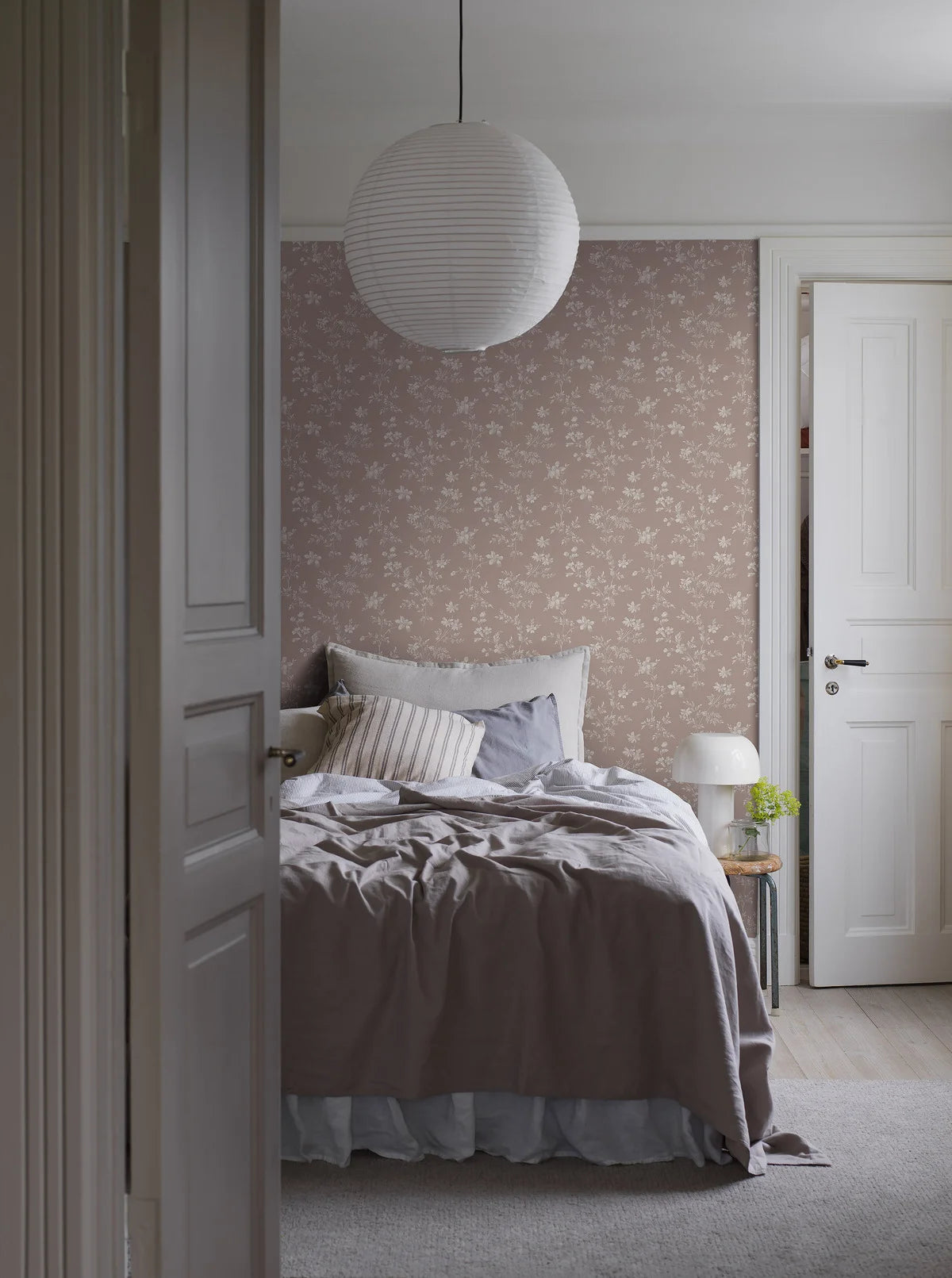 Tapeta s rostlinným motivem ÄNGSBLOMMA hnědá