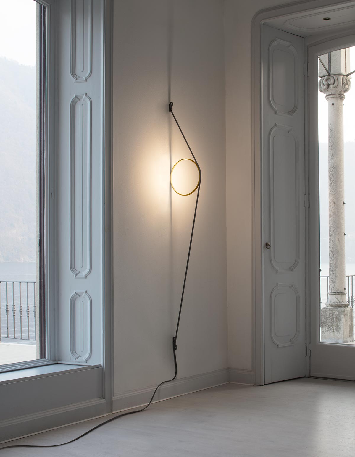 Nástěnná lampa WIRERING šedá se zlatou