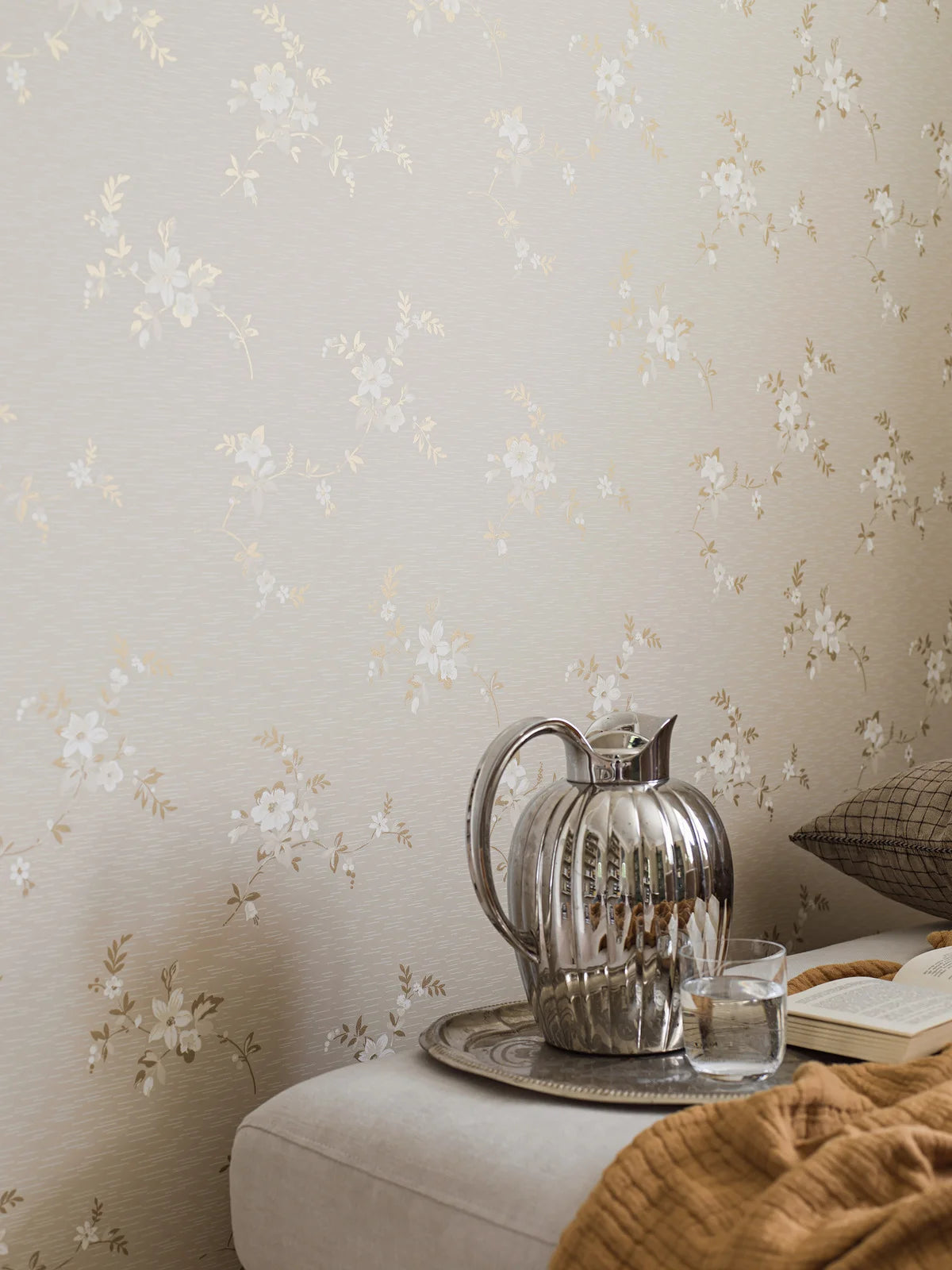 SAGA Beige Floral Pattern Wallpaper with Gold