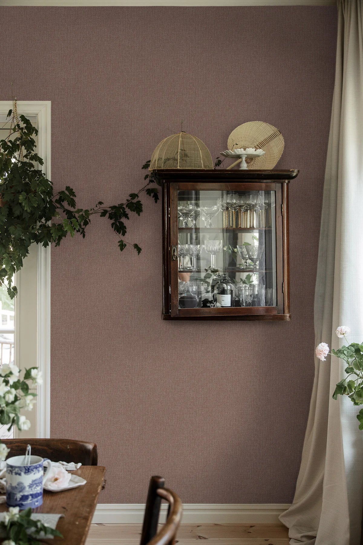 Structural wallpaper resembling canvas WEAVER’S WALL brown