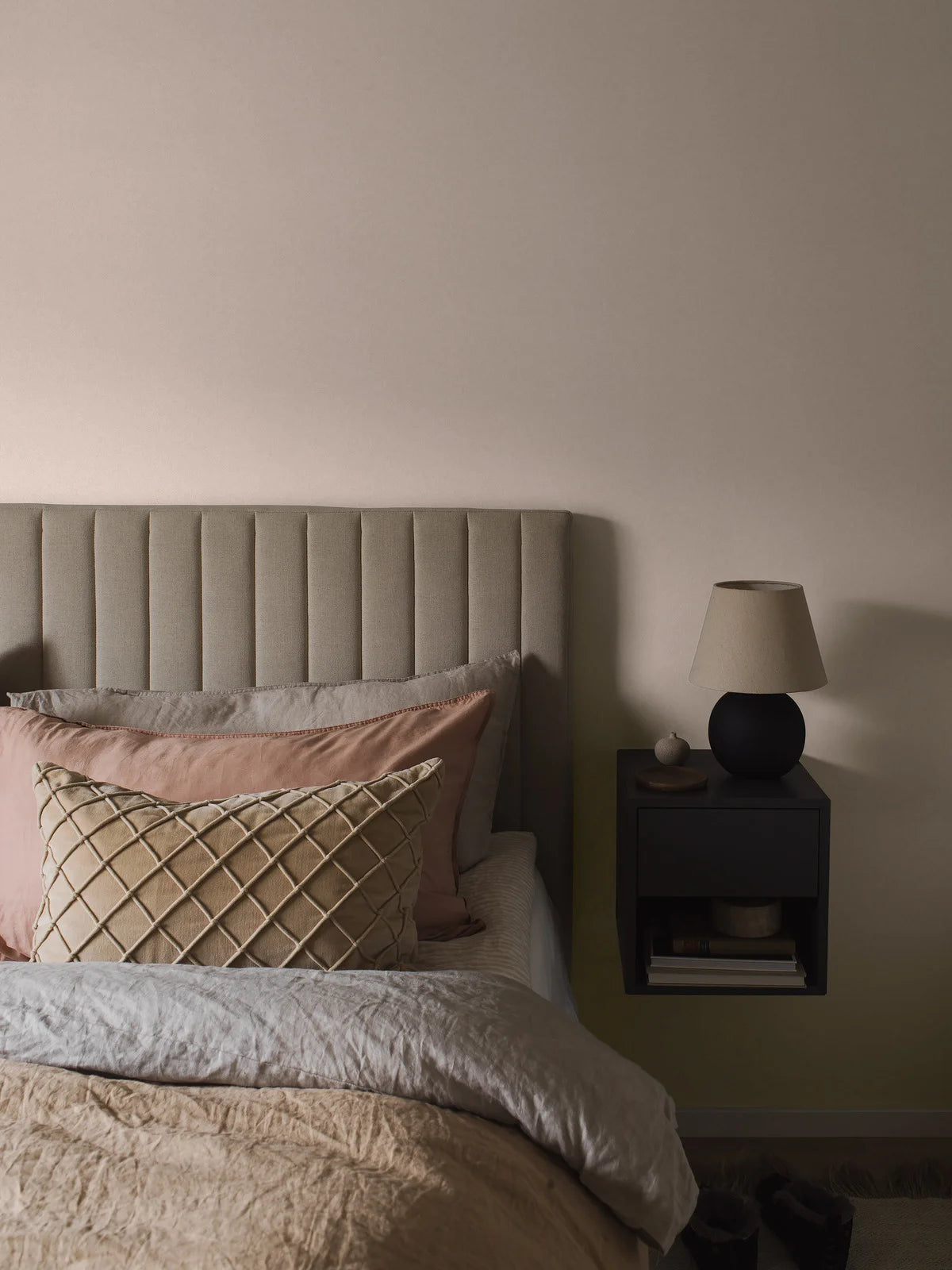 Non-woven paper wallpaper mimicking stone KIM light pink