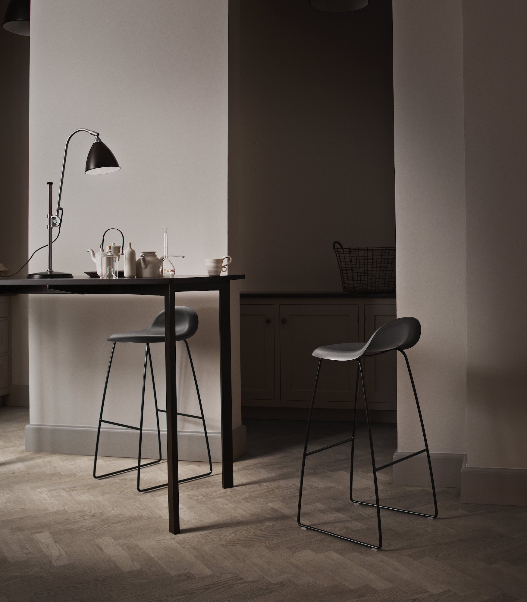 Hoker GUBI 3D černé sedátko s chromovanou základnou