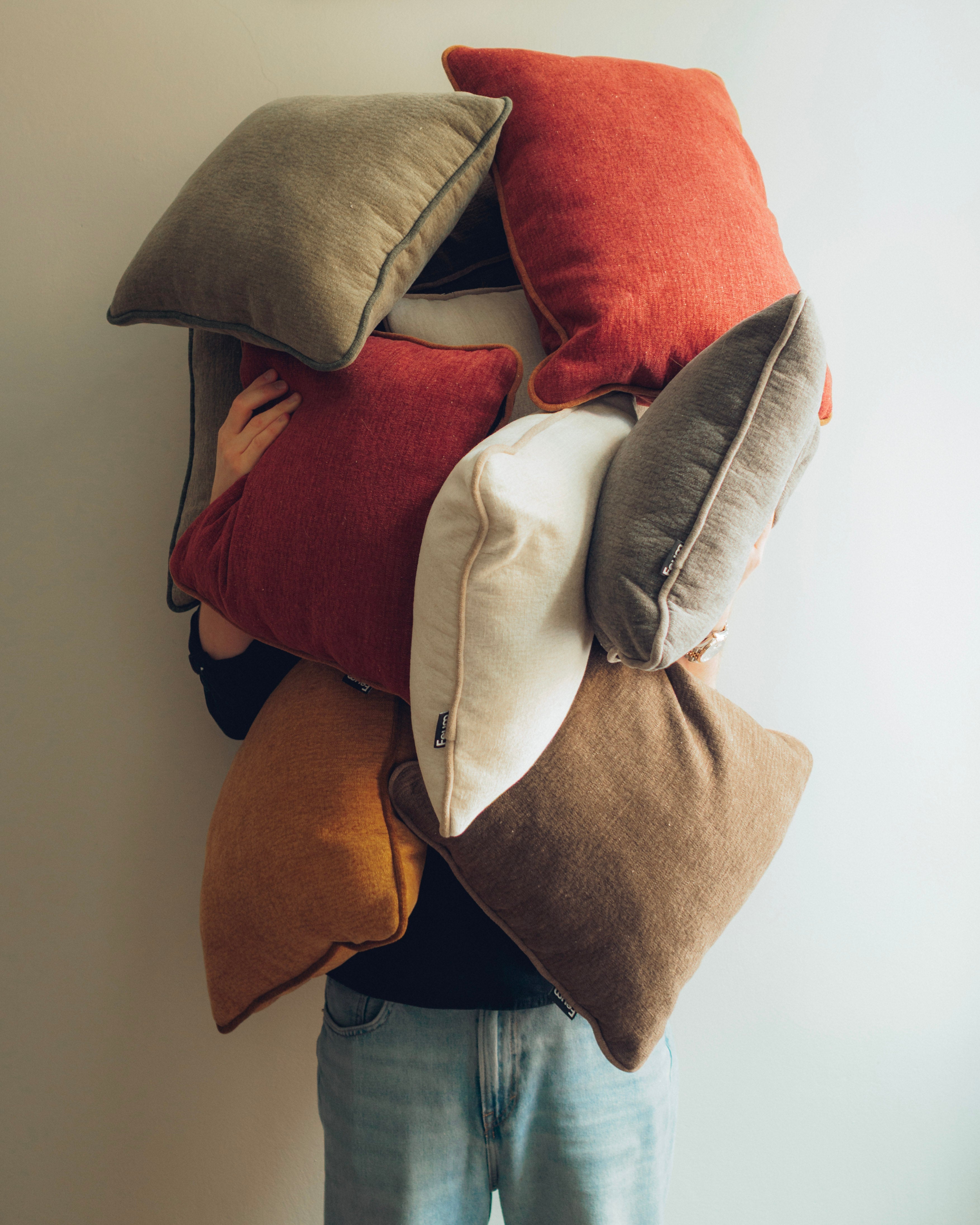 Polštář MIU karmínově červený