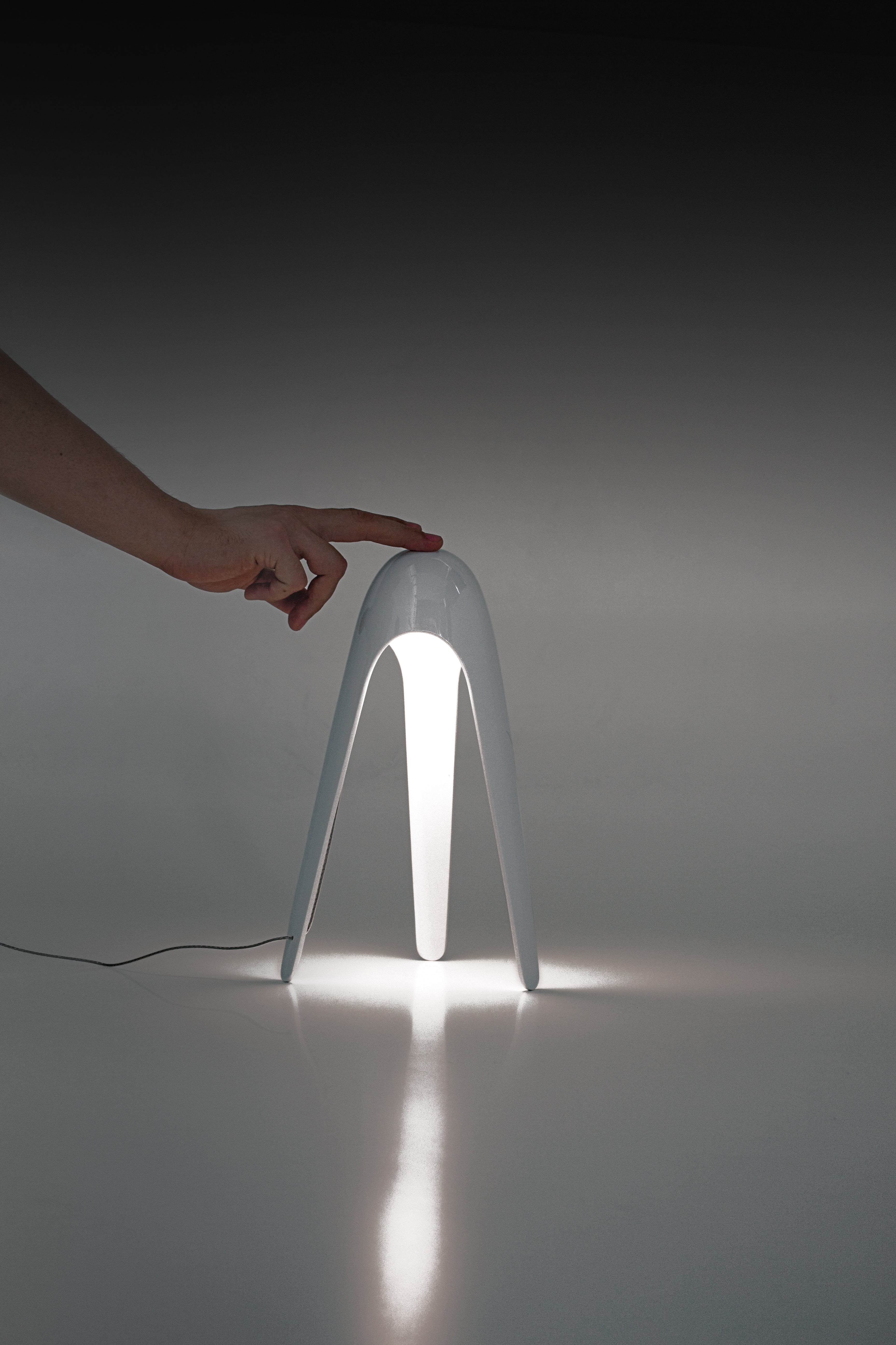 Stolní lampa CYBORG lesklá modrá
