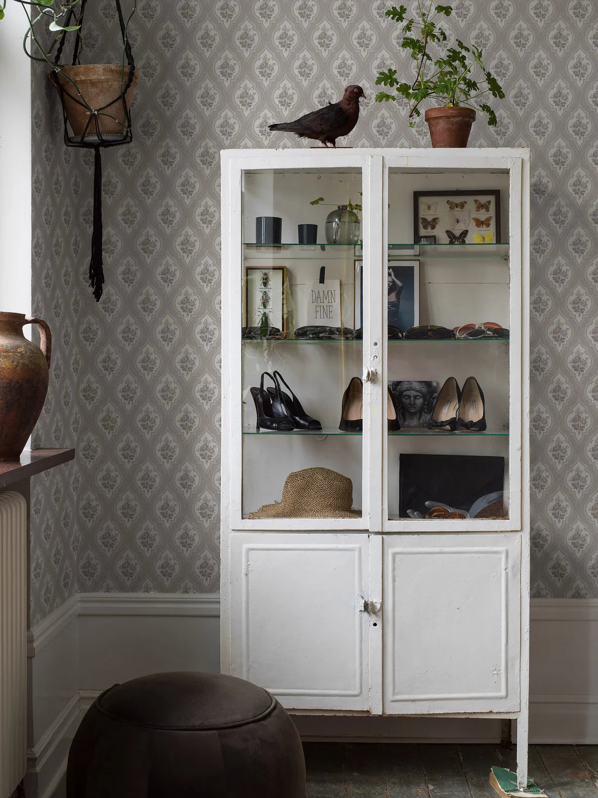 ETERNAL FLOWER beige wallpaper with a floral medallion pattern