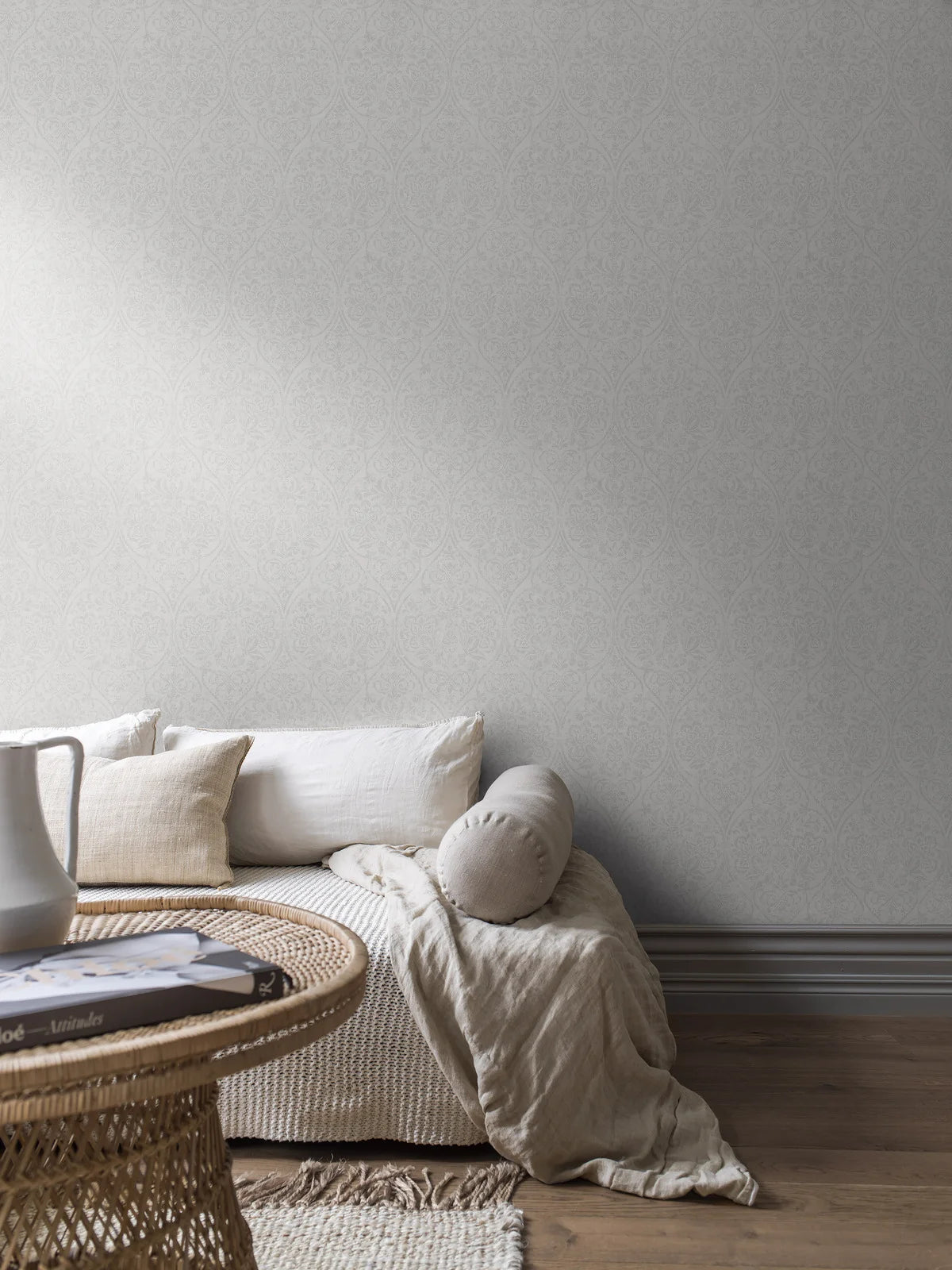 Papírová flizelinová tapeta s medailony HIDDEN MEDALLION šedobéžová