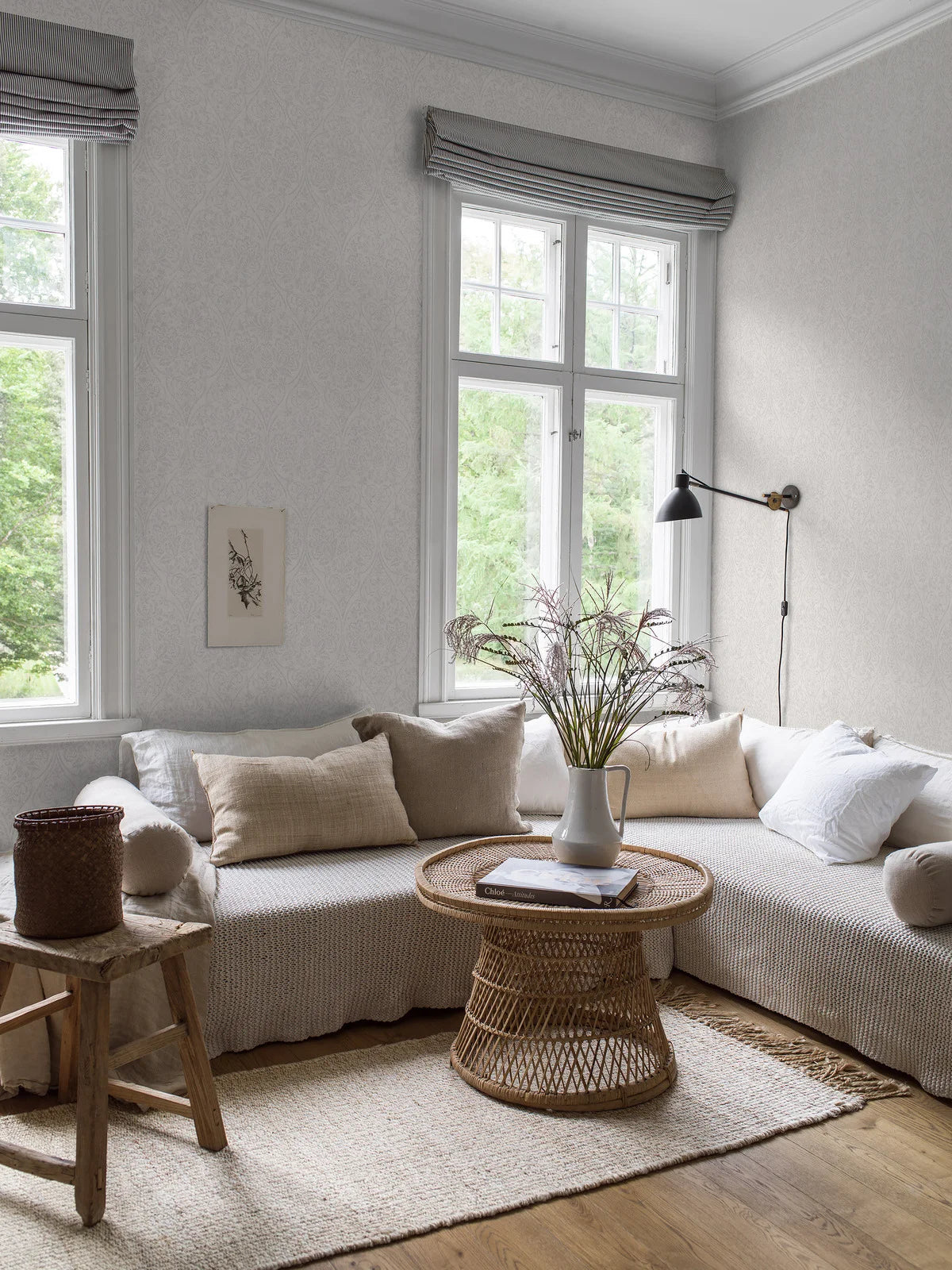 Papírová flizelinová tapeta s medailony HIDDEN MEDALLION šedobéžová