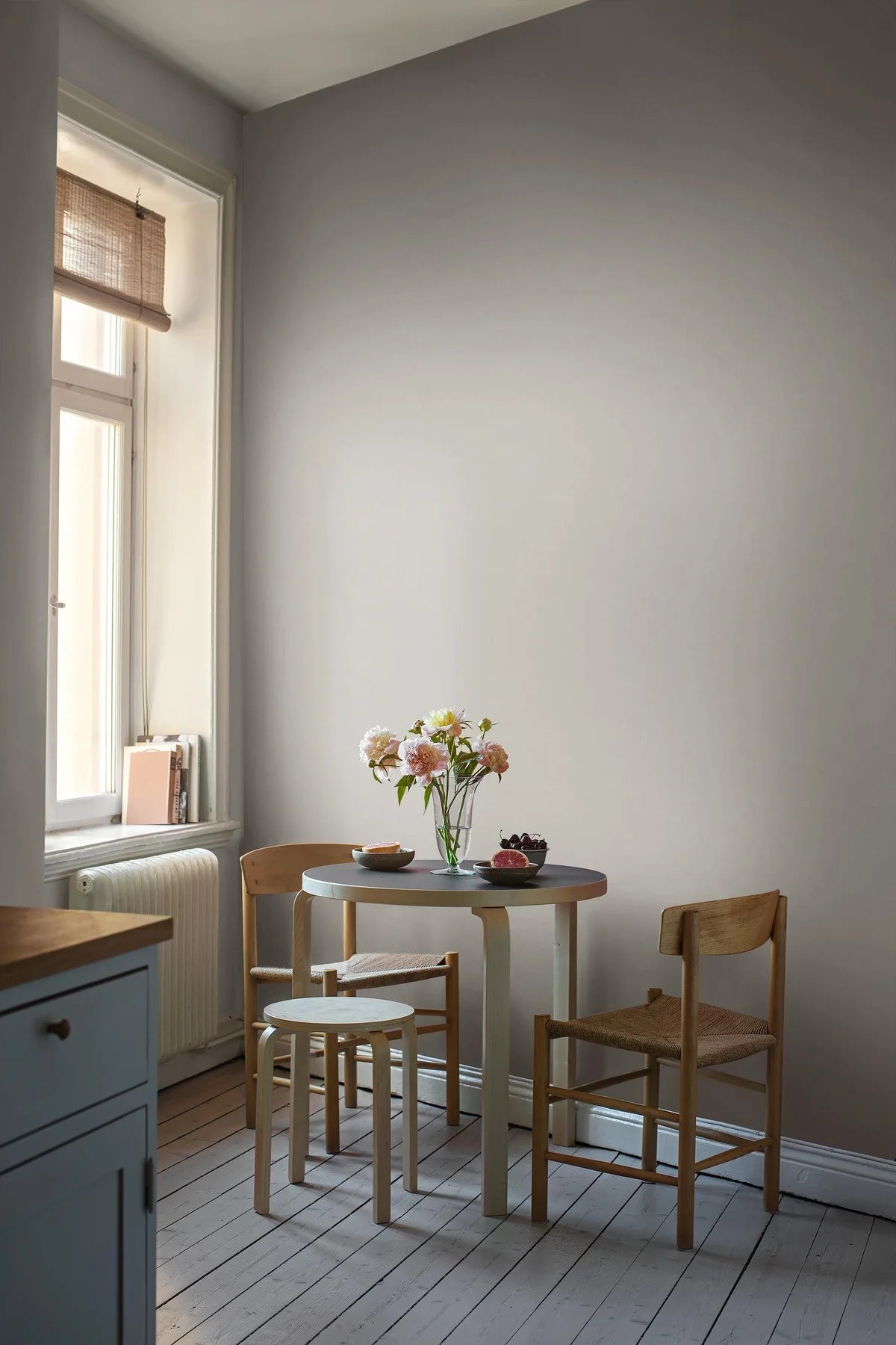 Tapeta strukturovaná imitující len LINEN - FLAX FIBER šedobéžová