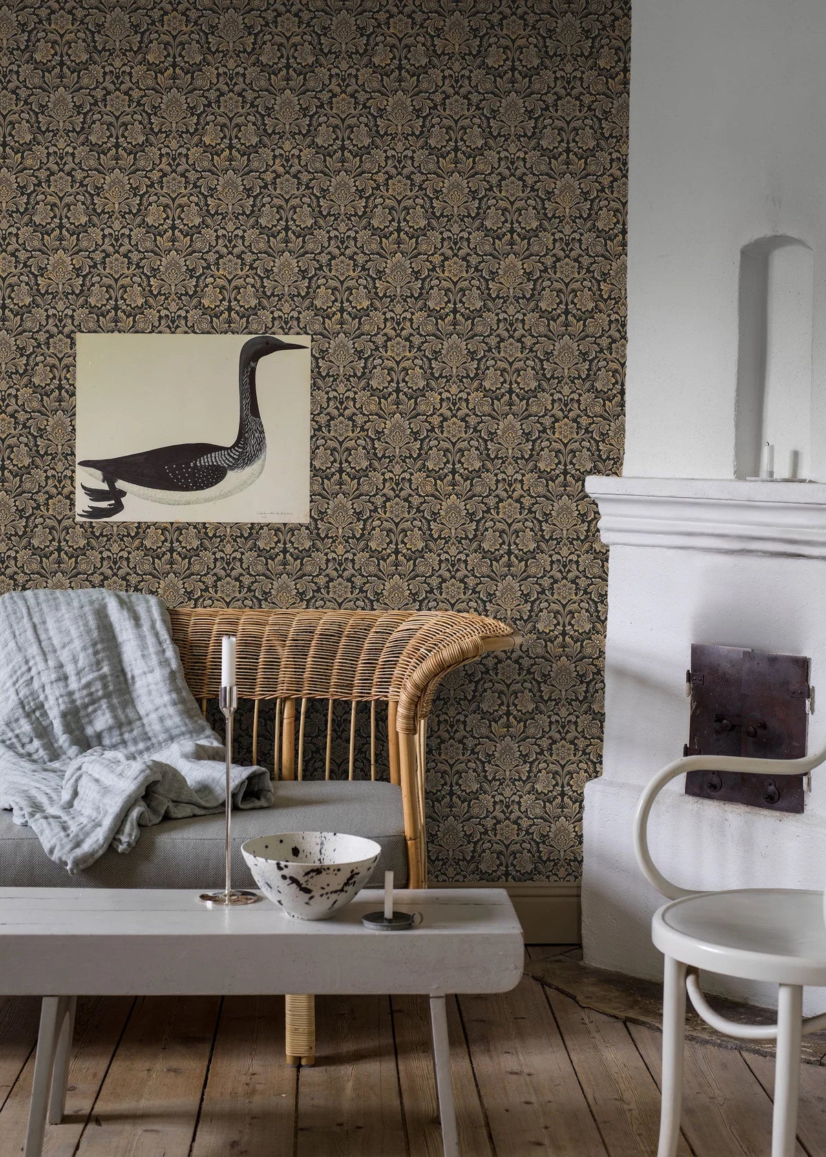 Papírová flizelinová tapeta s rostlinným vzorem FOGLAVIK hnědá s černou