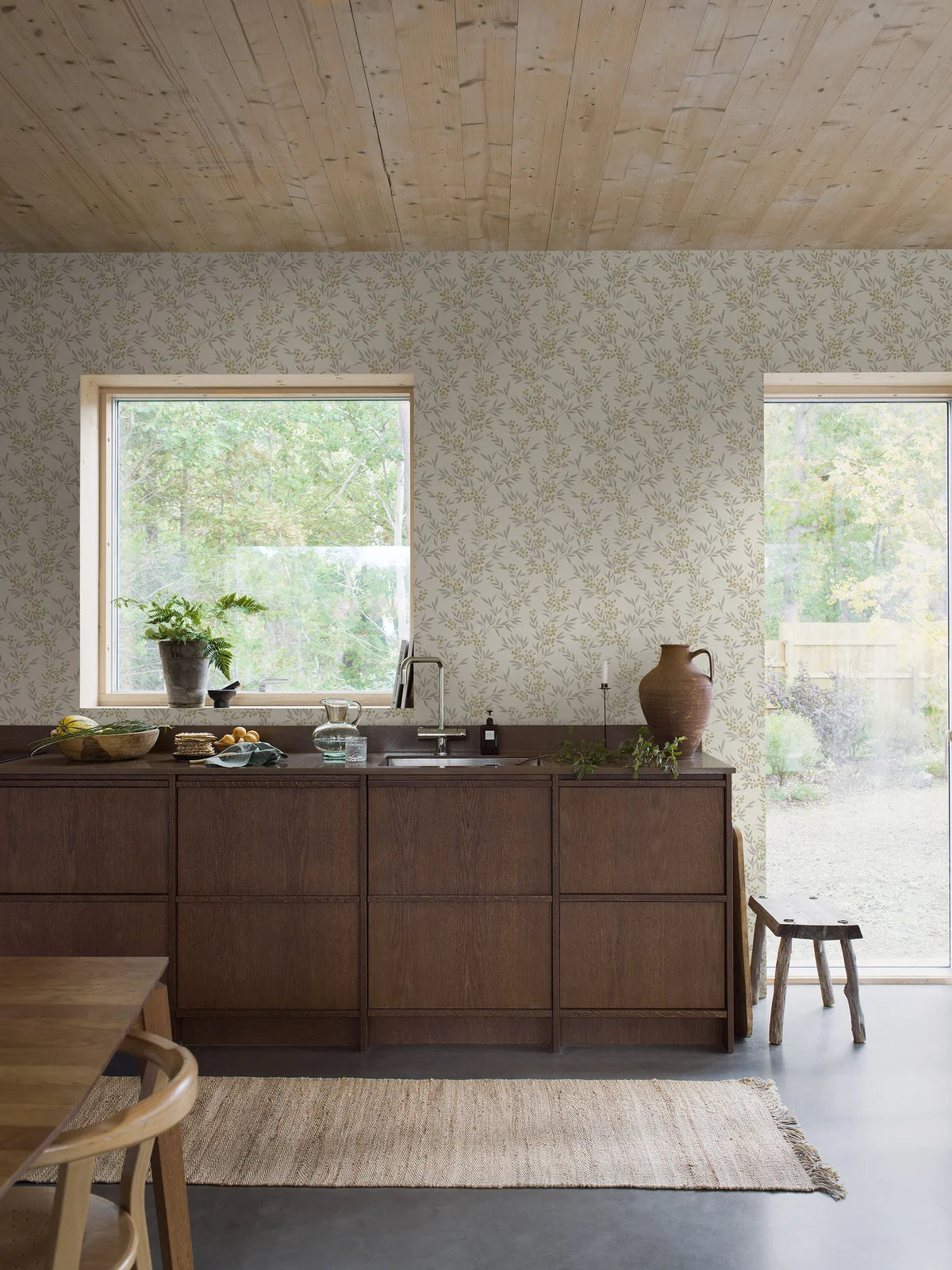 Tapeta s rostlinným motivem FOREST BERRIES bílá se šedou