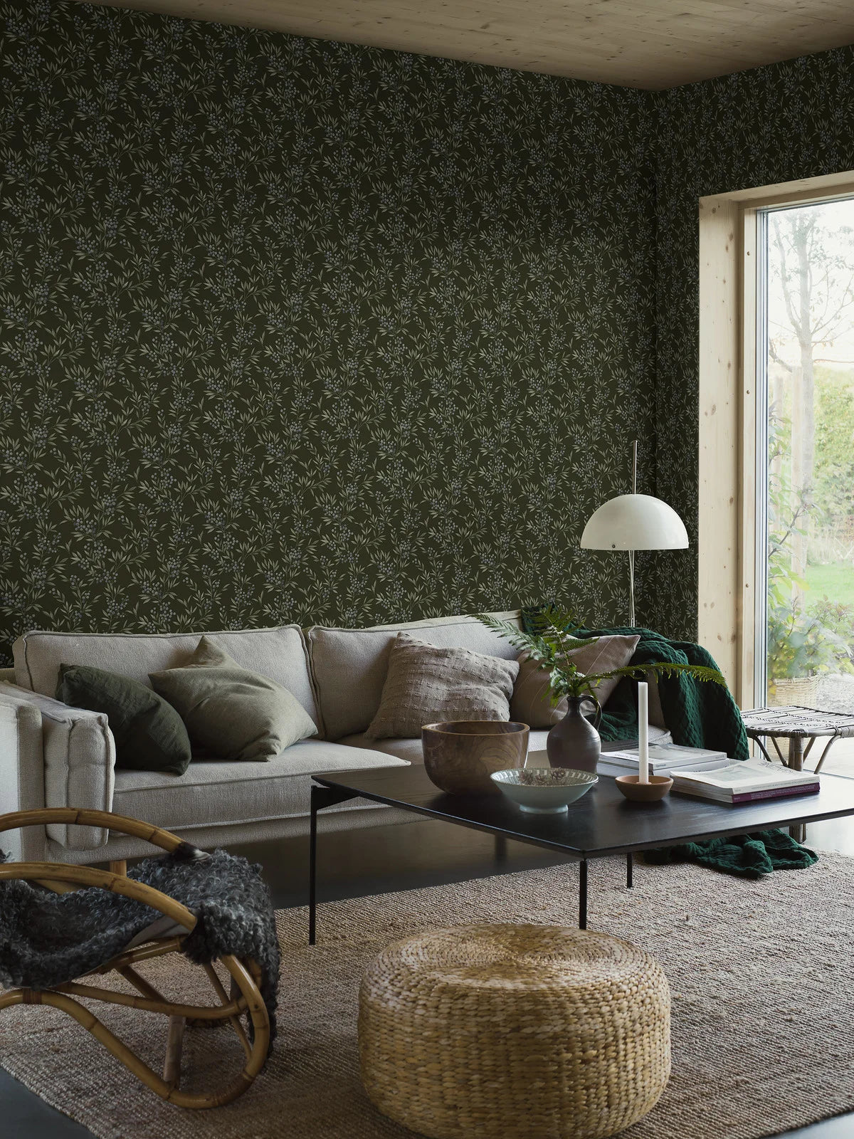 Tapeta s rostlinným motivem FOREST BERRIES zelená s modrou