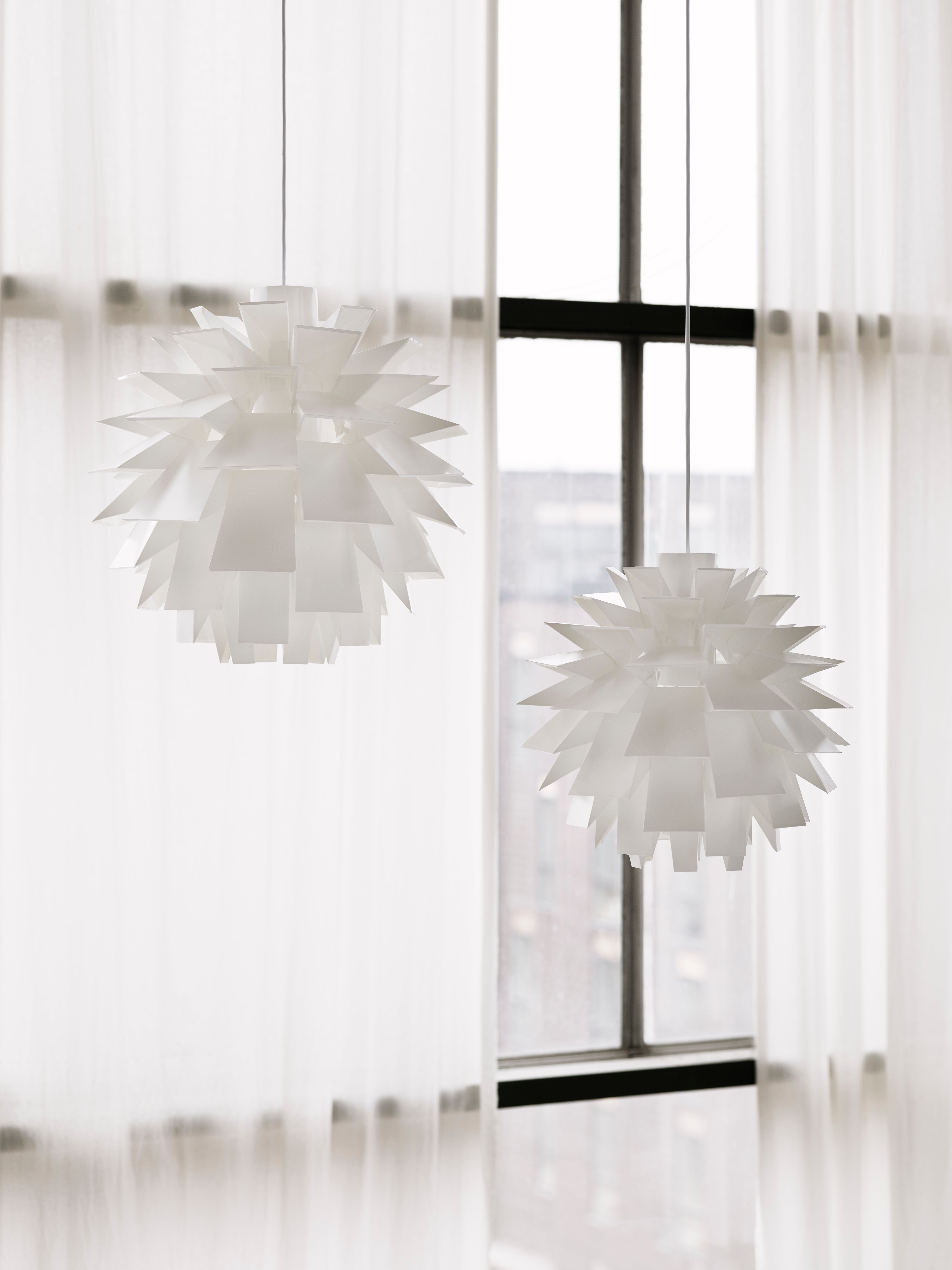 Bílý stínidlo závěsné lampy NORM 69