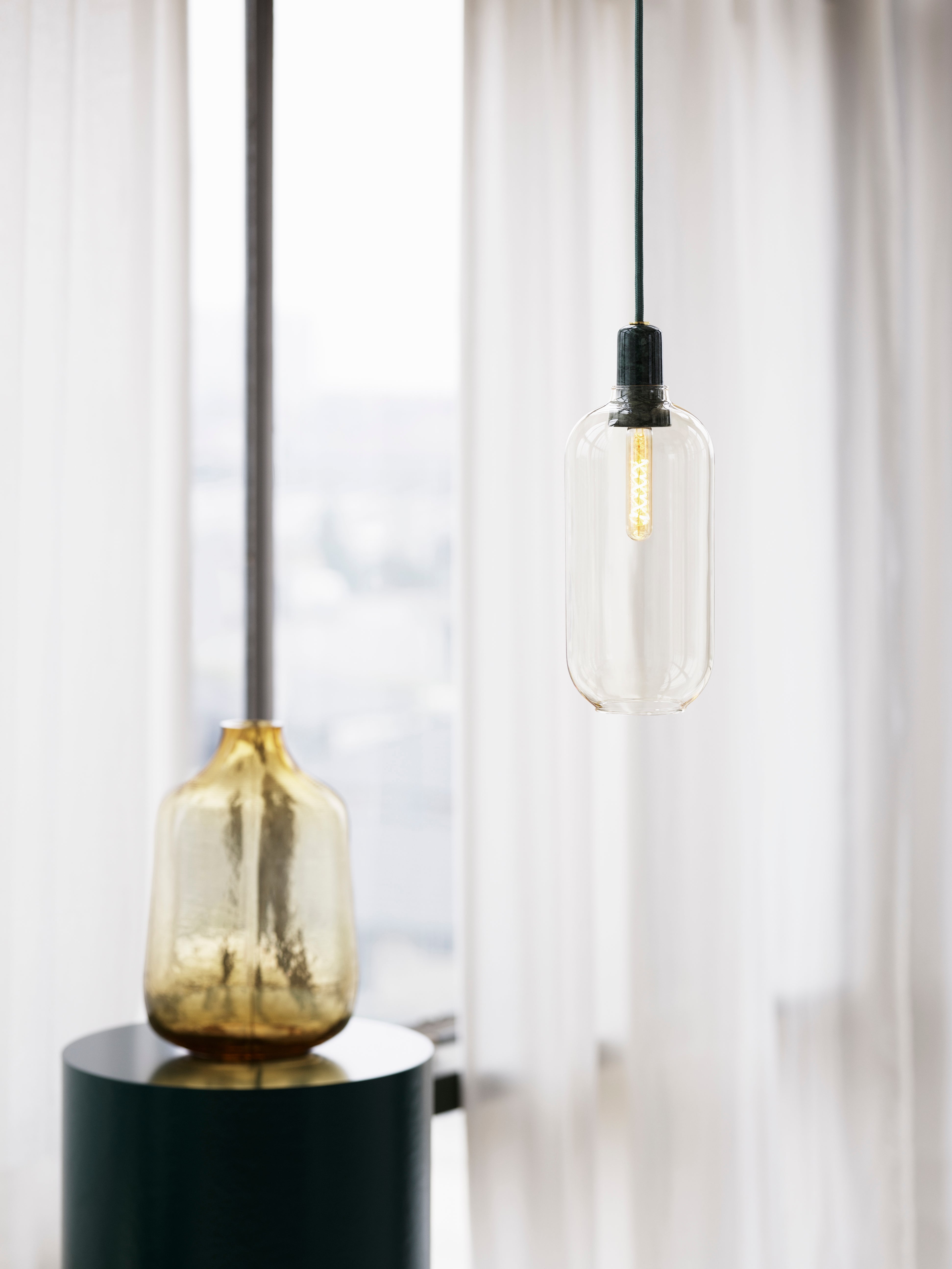 Závěsná lampa AMP LARGE žluté sklo se zeleným mramorem