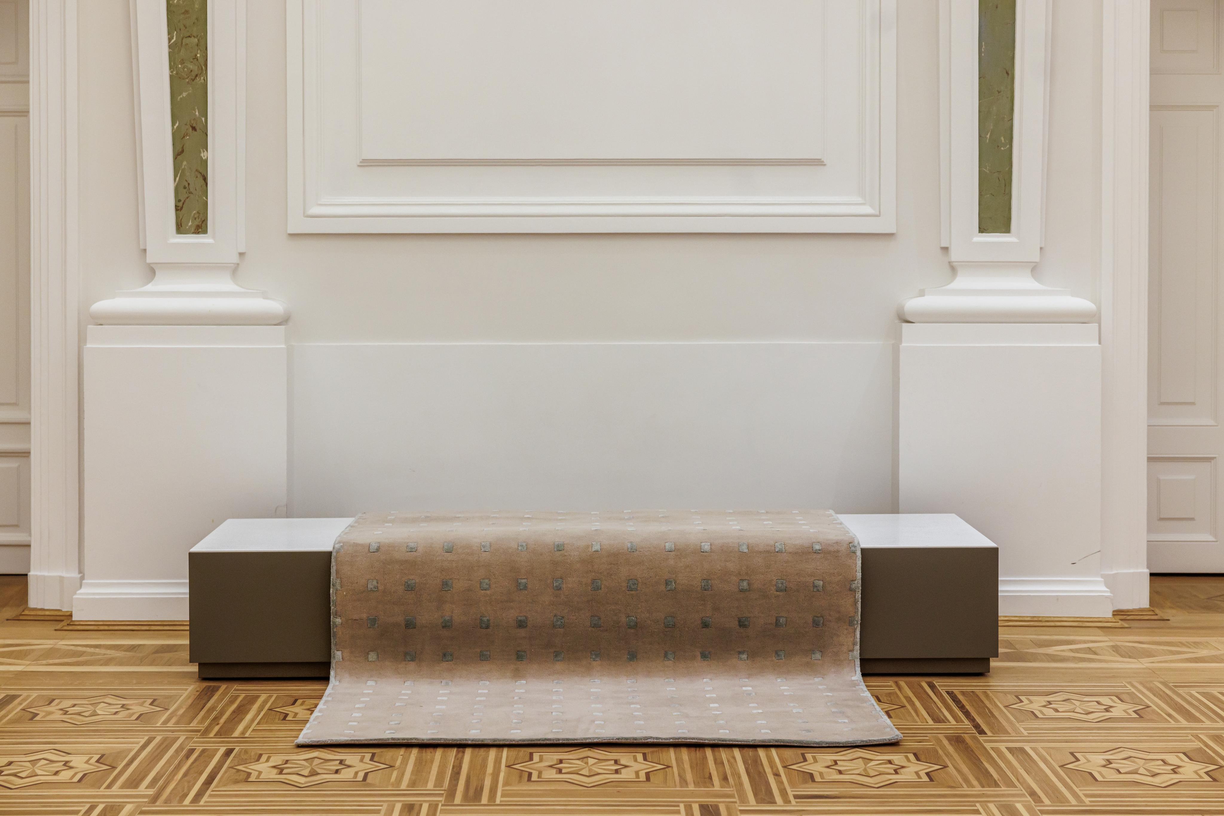 Koberec DELTA tmavě béžový s mátovou