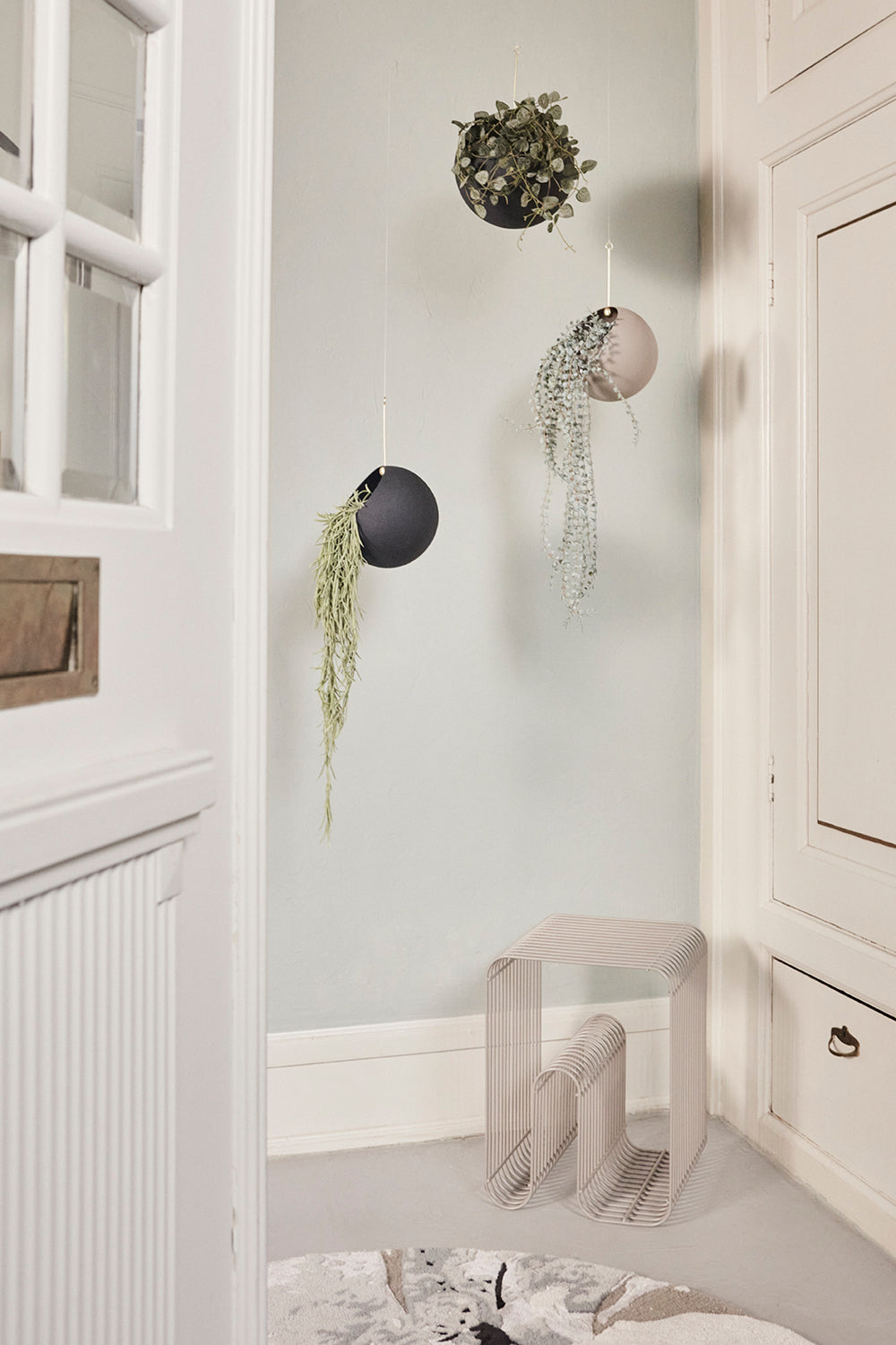 Hanging planter GLOBE taupe
